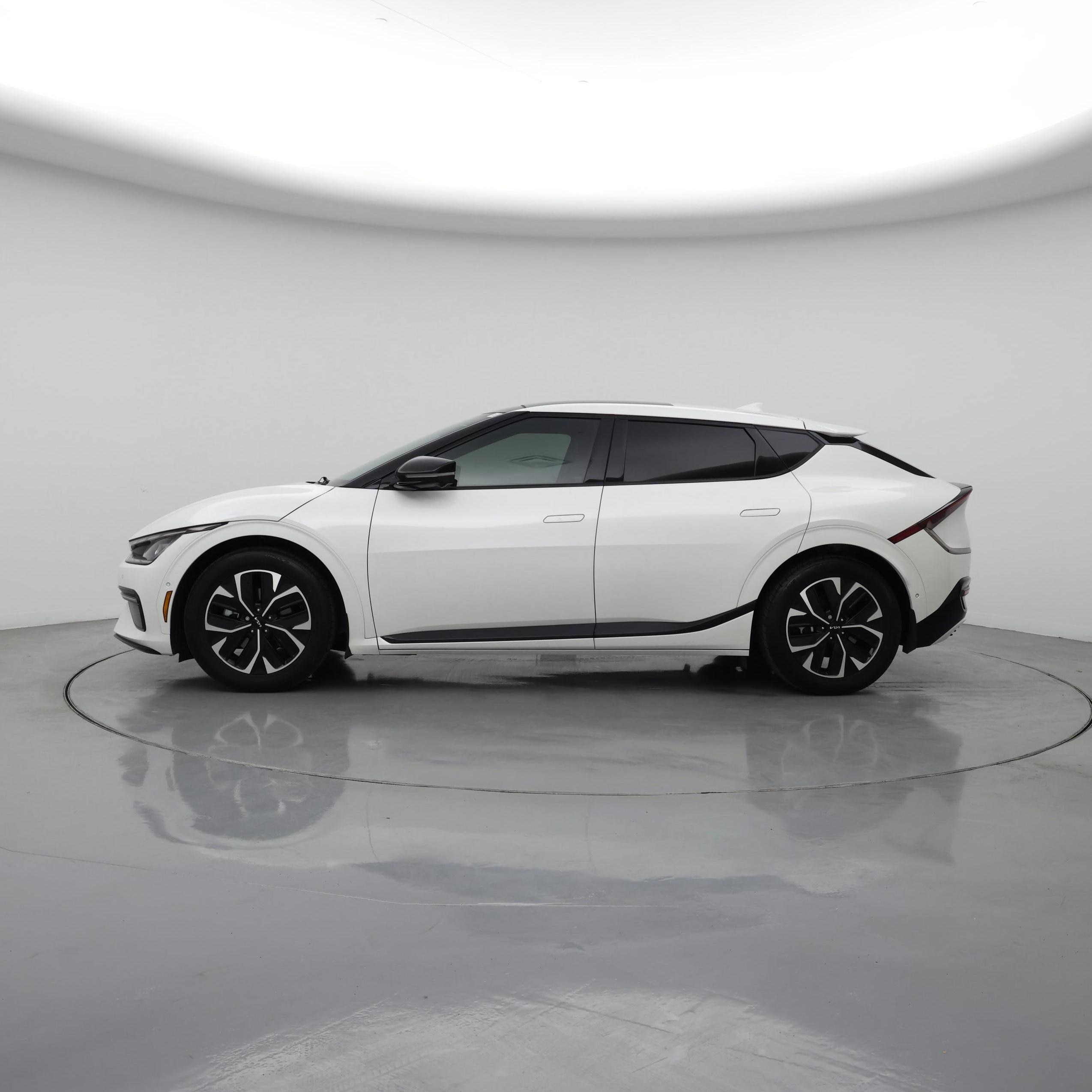 Thumbnail: 2022 Kia EV6 - 3