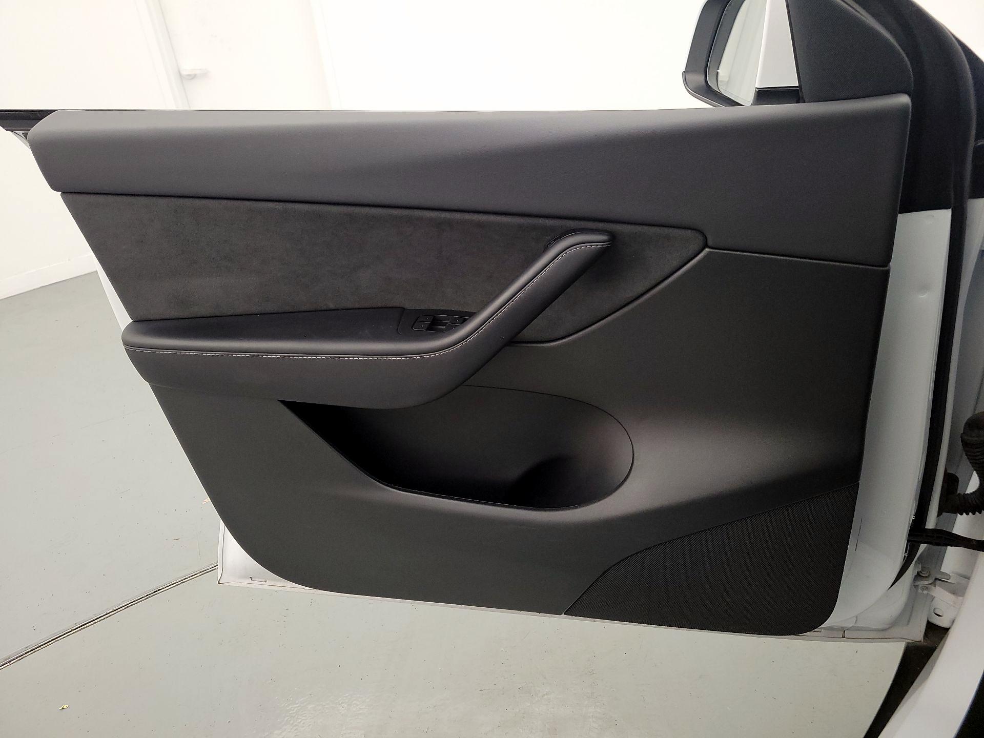 Thumbnail: 2022 Tesla Model Y - 12