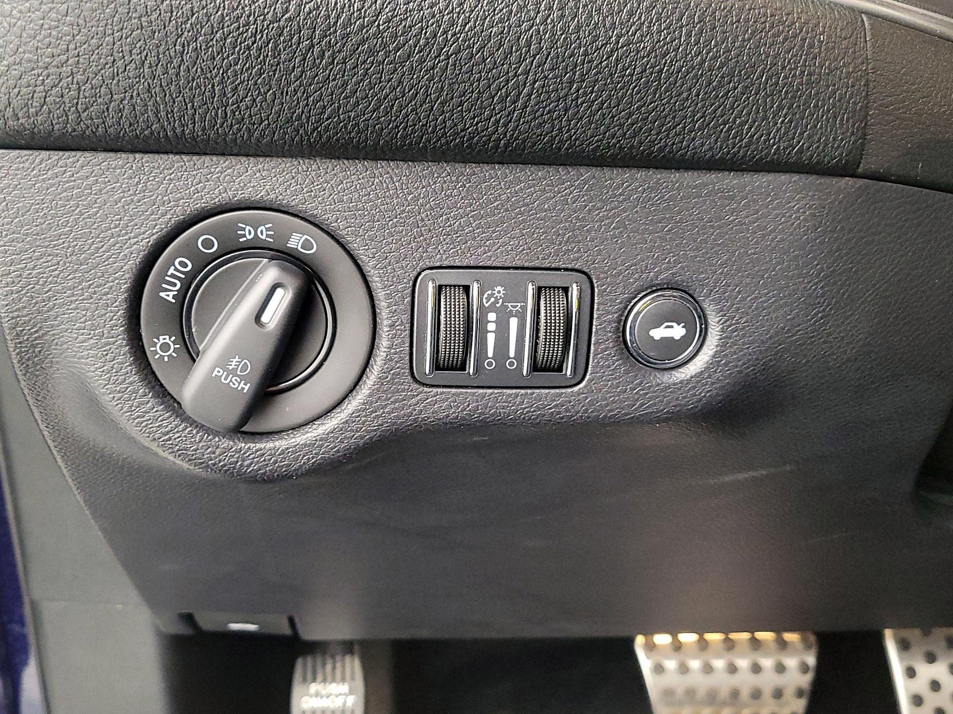 Thumbnail: 2015 Dodge Challenger - 13