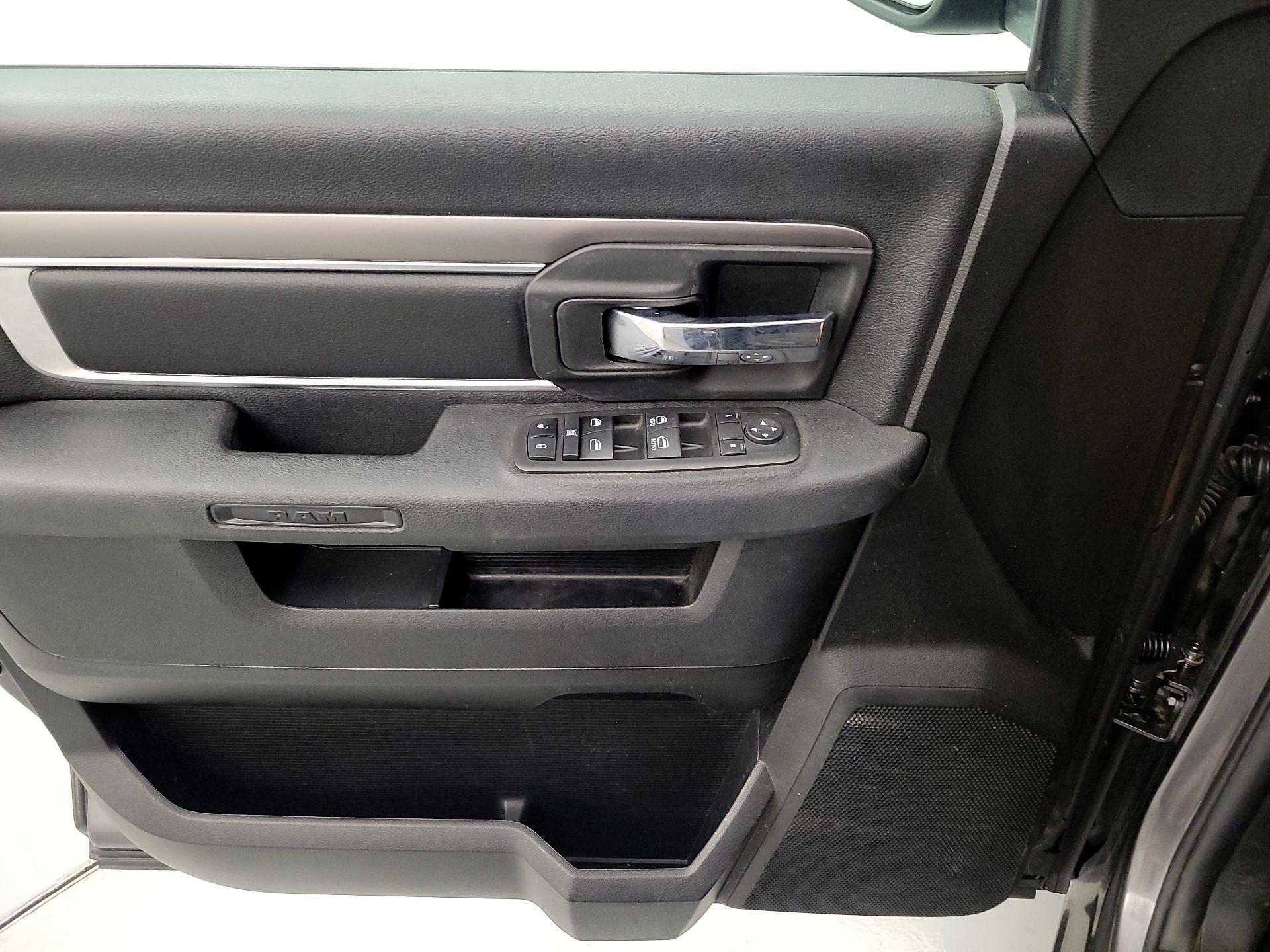 Thumbnail: 2021 RAM 1500 Classic - 12