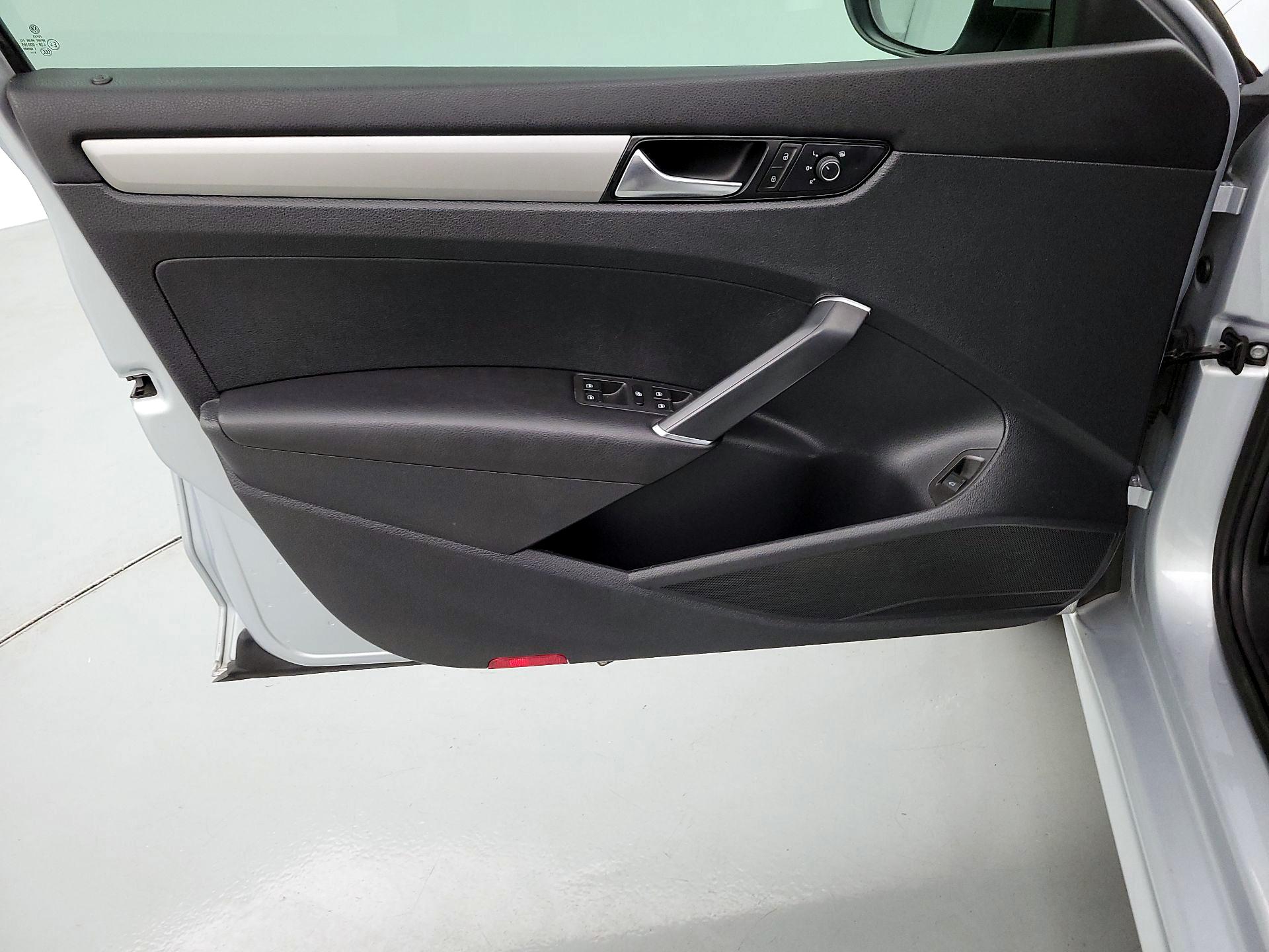 Thumbnail: 2020 Volkswagen Passat - 12