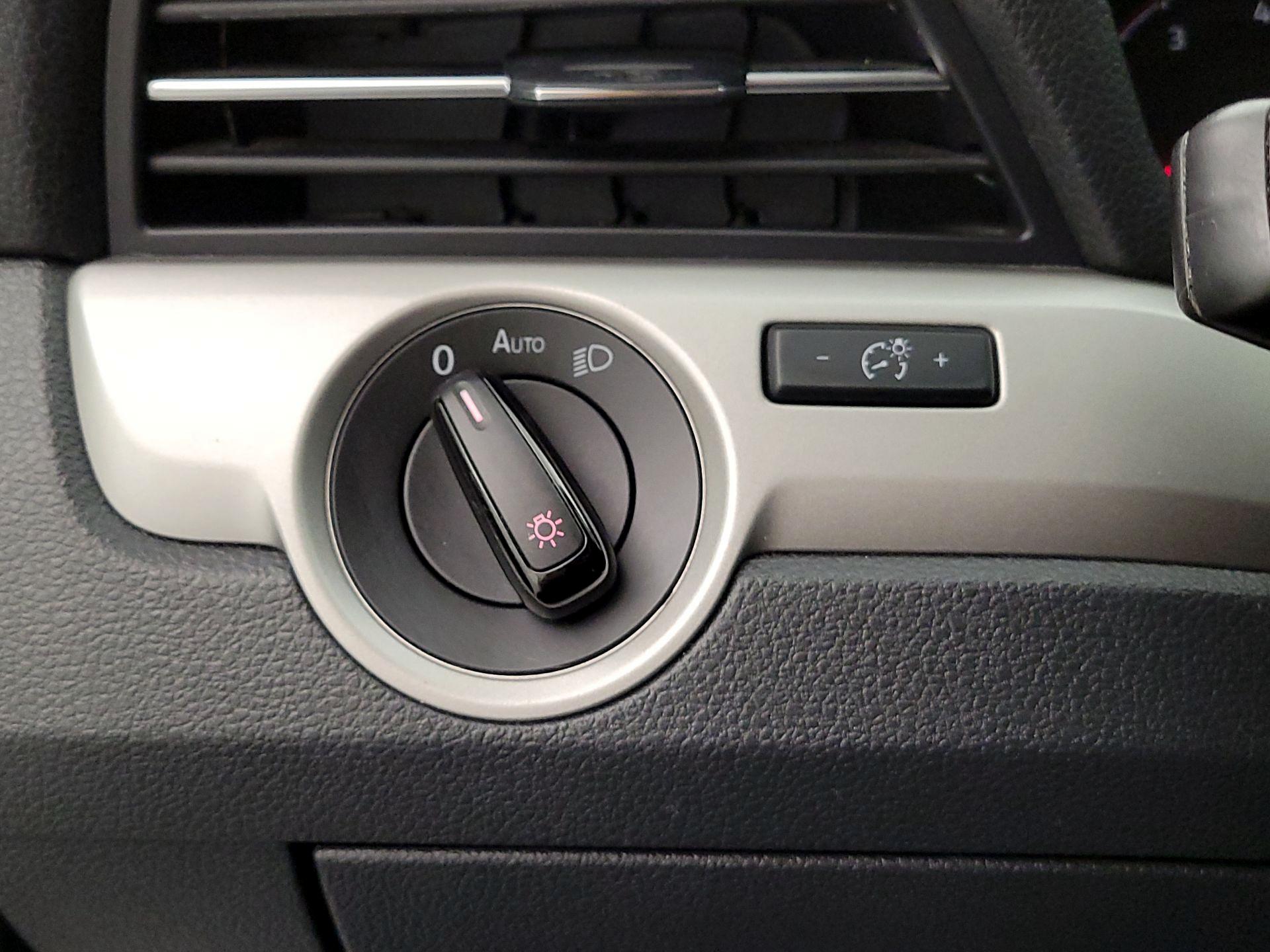 Thumbnail: 2020 Volkswagen Passat - 13