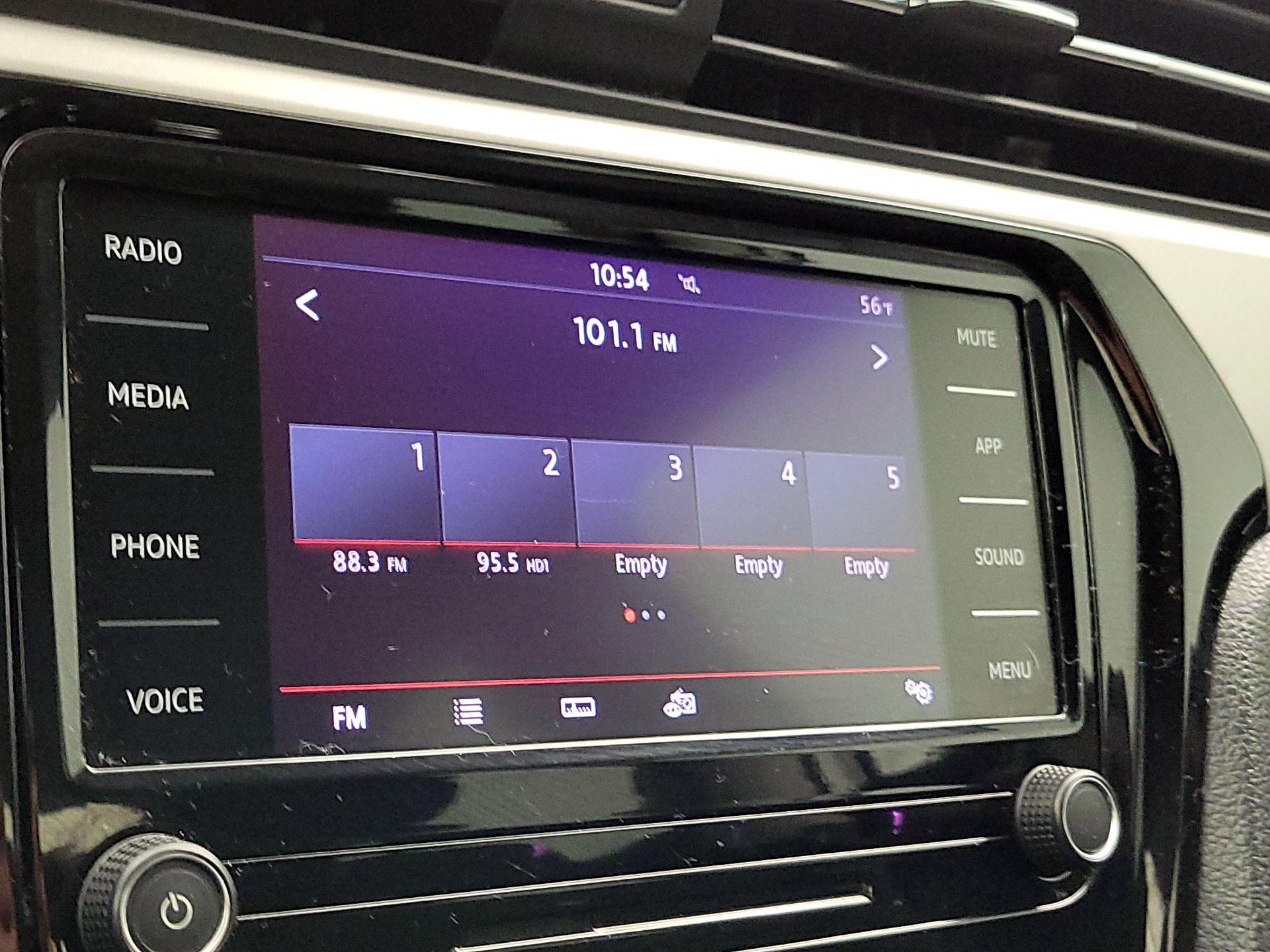 Thumbnail: 2020 Volkswagen Passat - 15