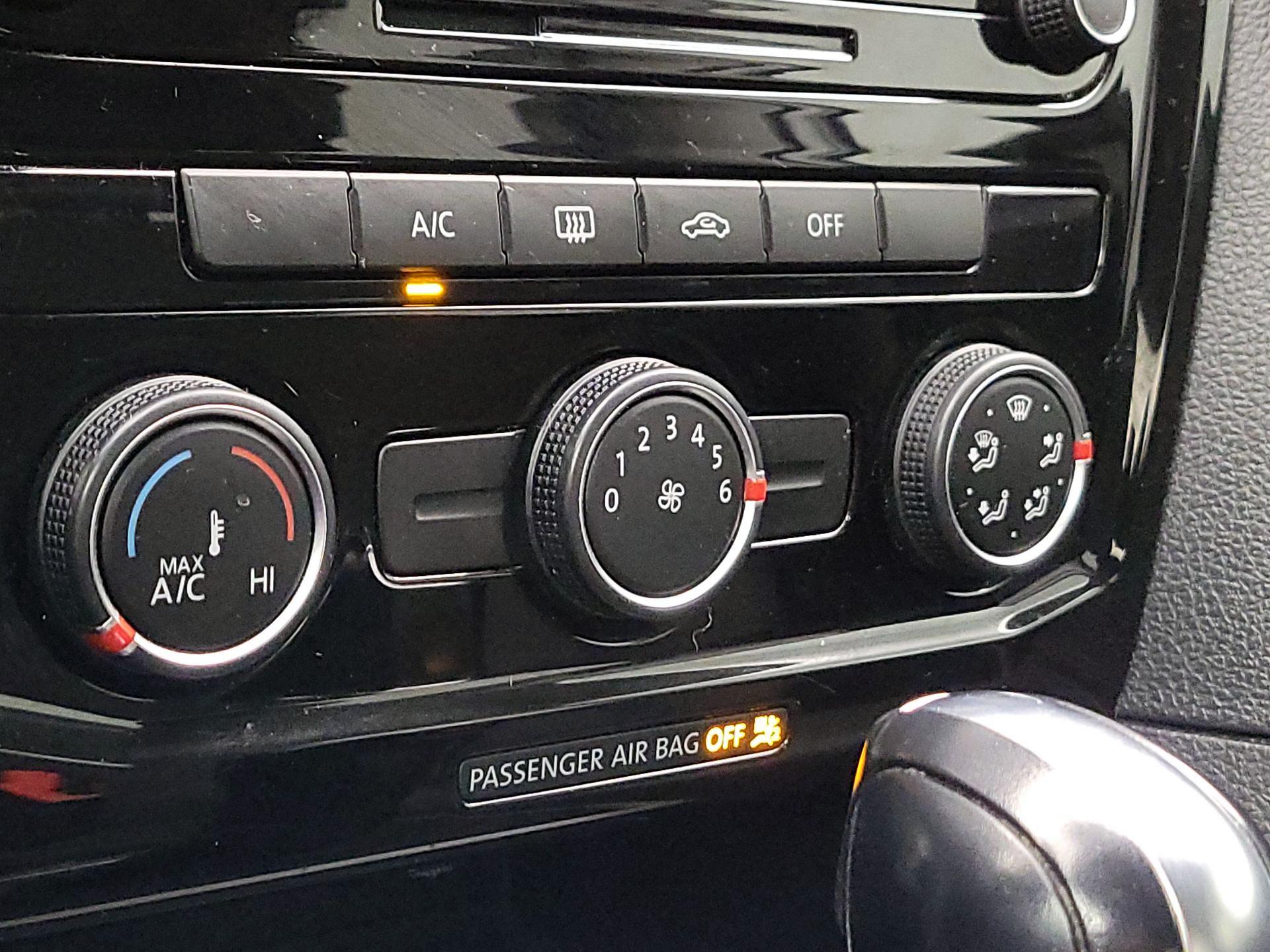 Thumbnail: 2020 Volkswagen Passat - 16