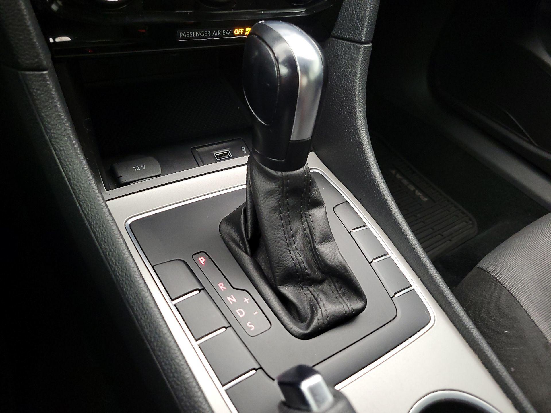 Thumbnail: 2020 Volkswagen Passat - 17