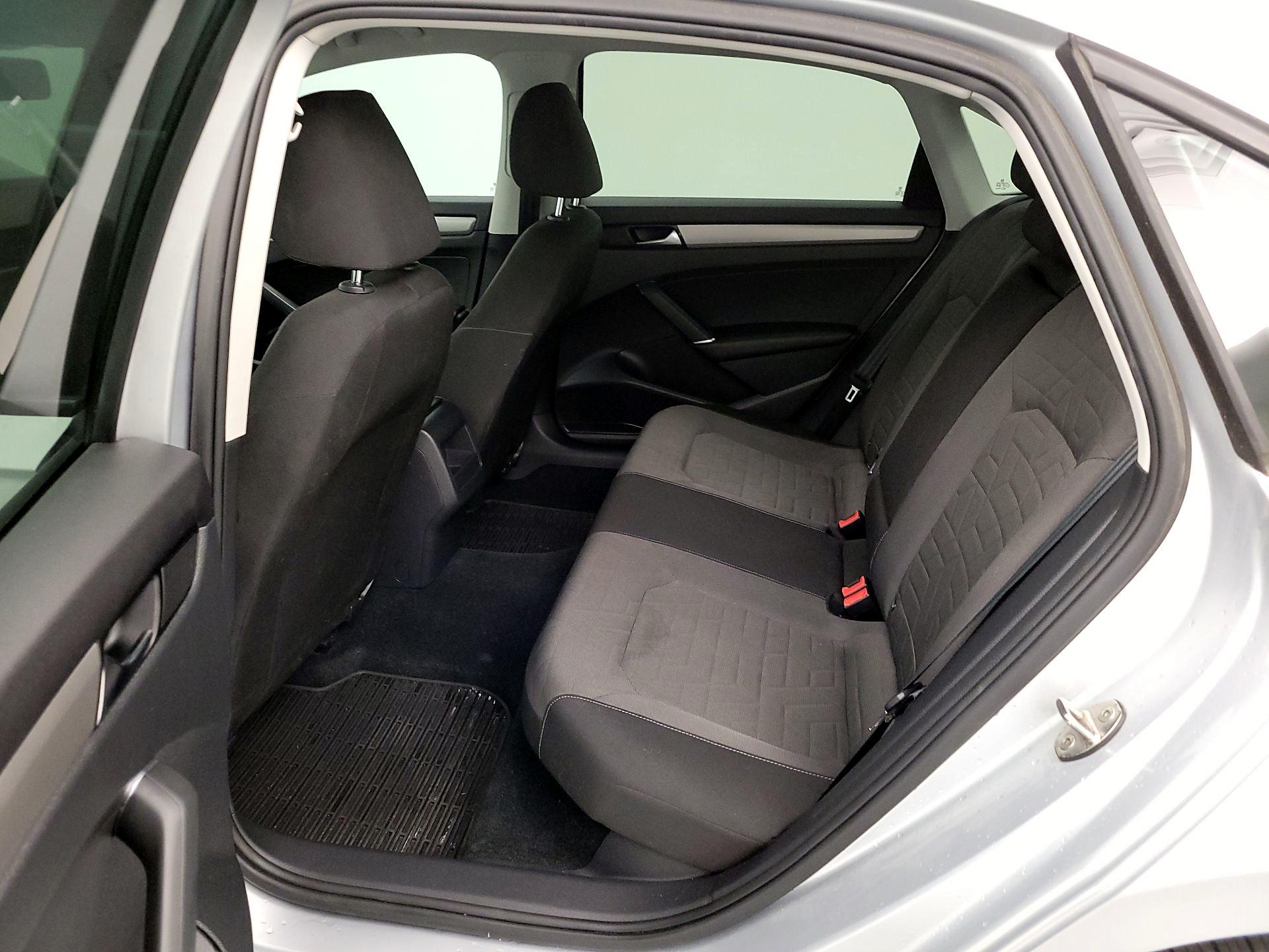 Thumbnail: 2020 Volkswagen Passat - 19