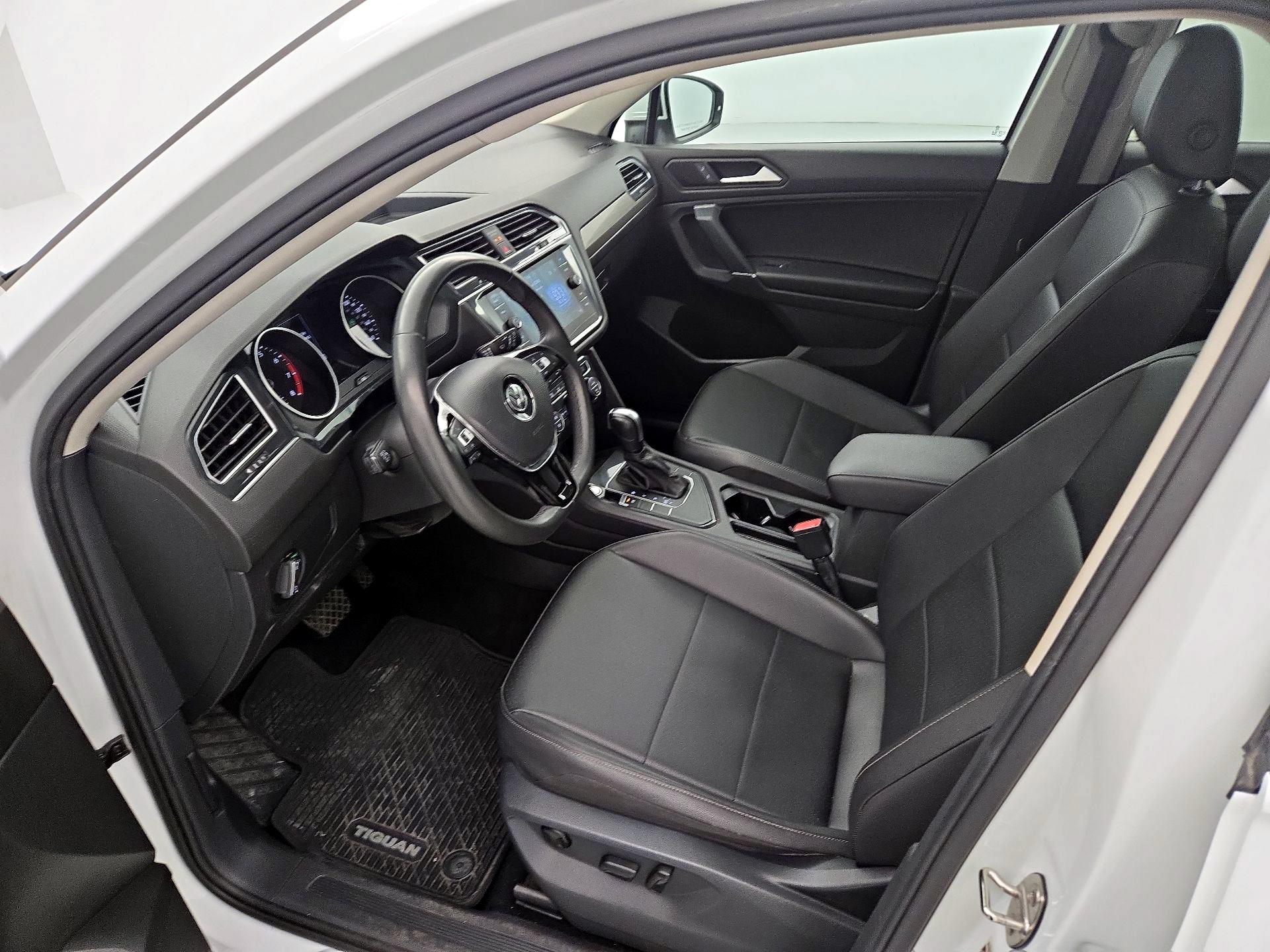 Thumbnail: 2020 Volkswagen Tiguan - 11