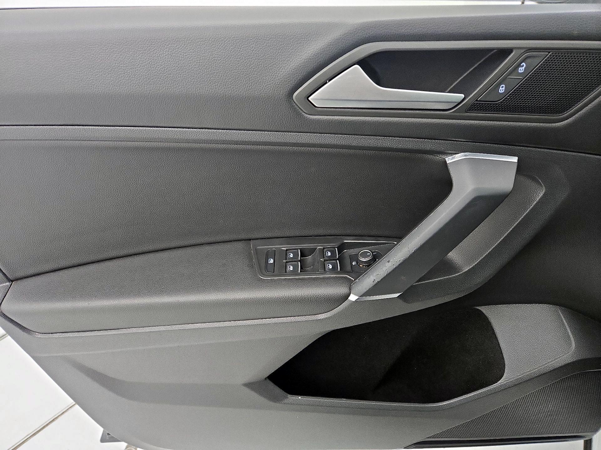 Thumbnail: 2020 Volkswagen Tiguan - 12