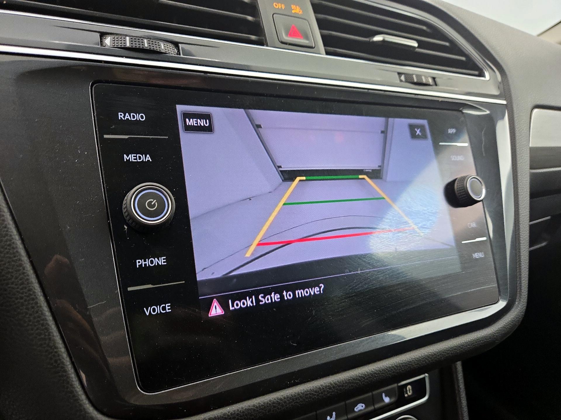 Thumbnail: 2020 Volkswagen Tiguan - 14