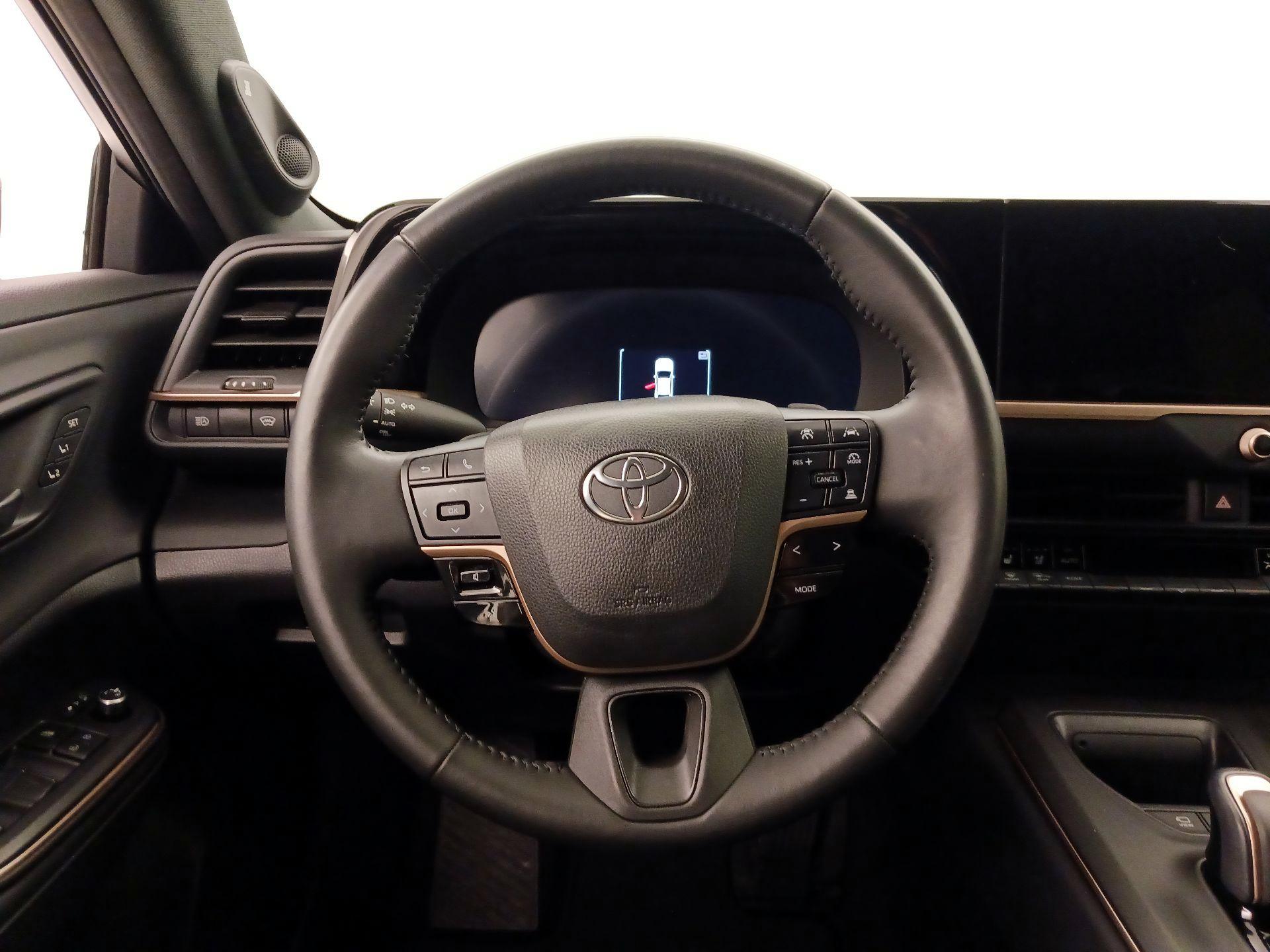 Thumbnail: 2023 Toyota Crown - 10