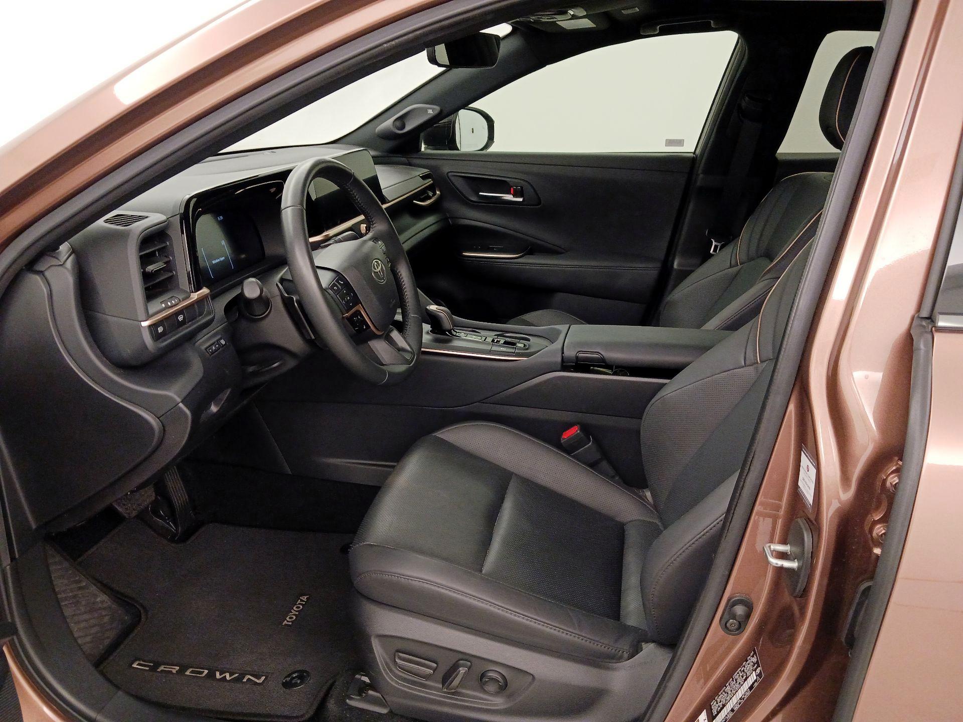 Thumbnail: 2023 Toyota Crown - 11