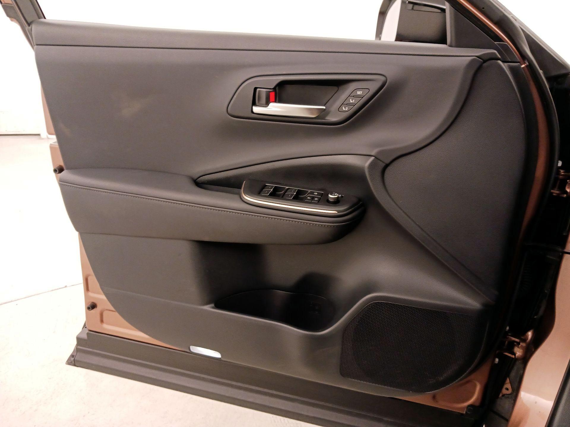 Thumbnail: 2023 Toyota Crown - 12