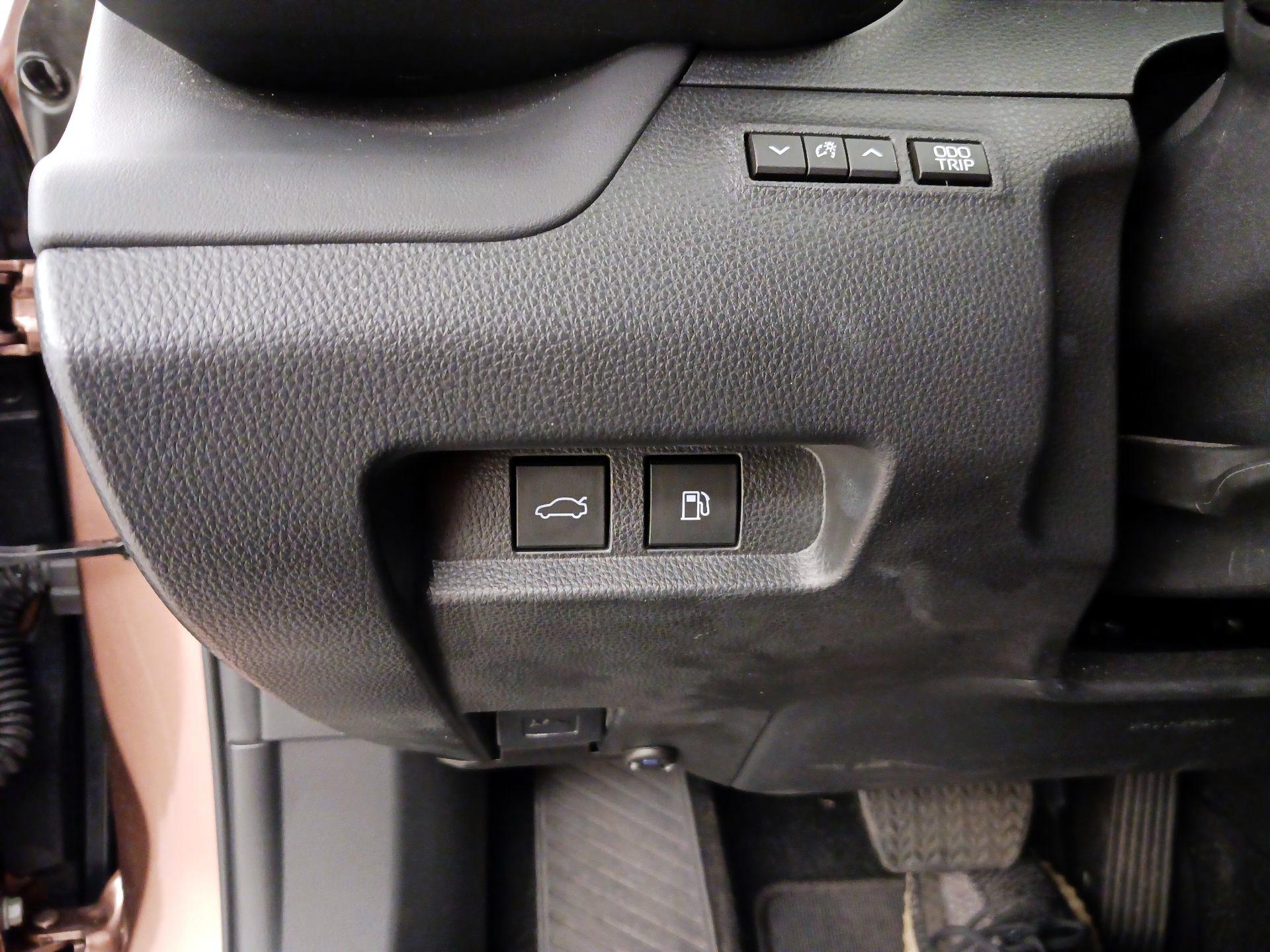 Thumbnail: 2023 Toyota Crown - 13