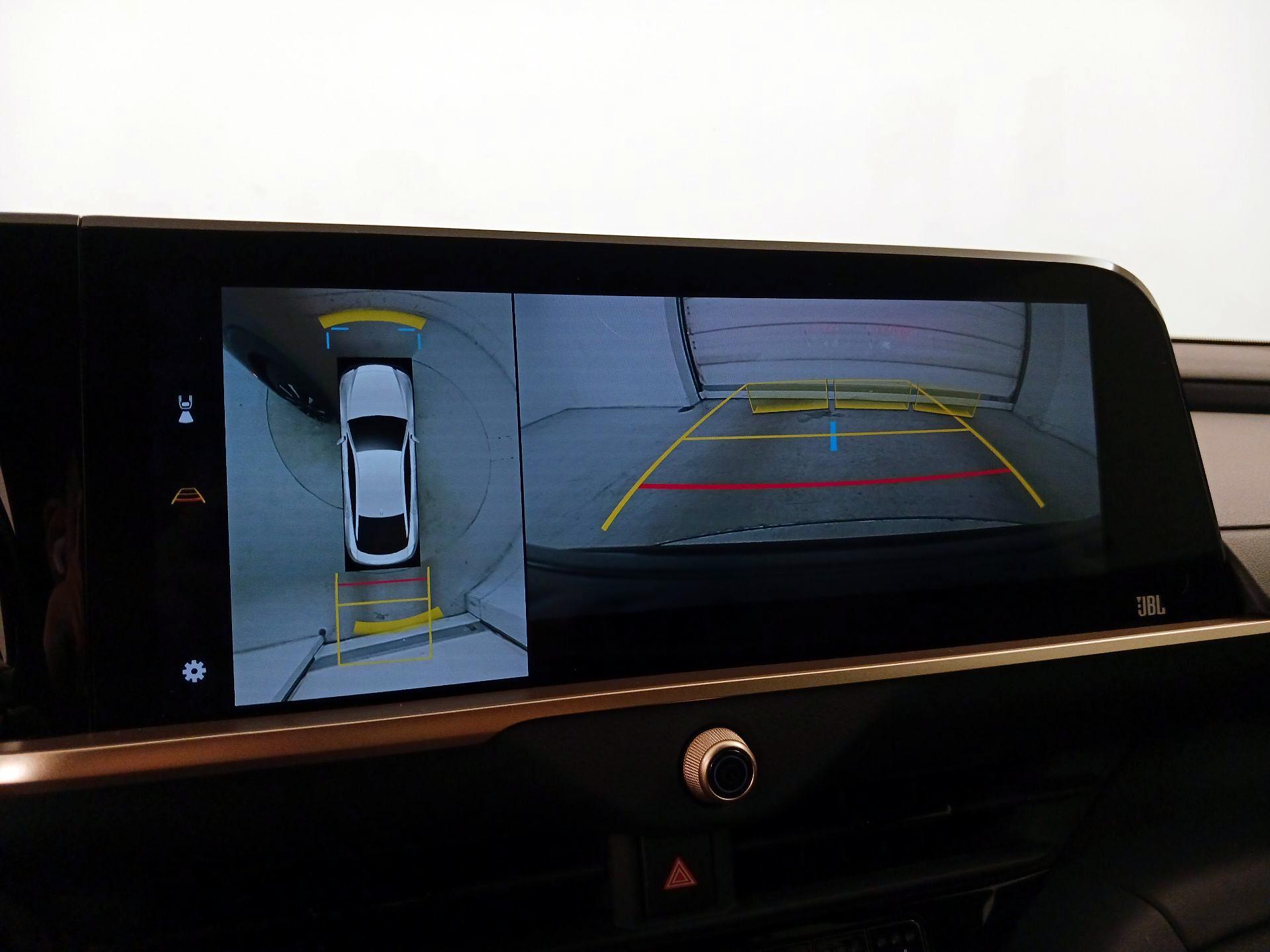 Thumbnail: 2023 Toyota Crown - 15