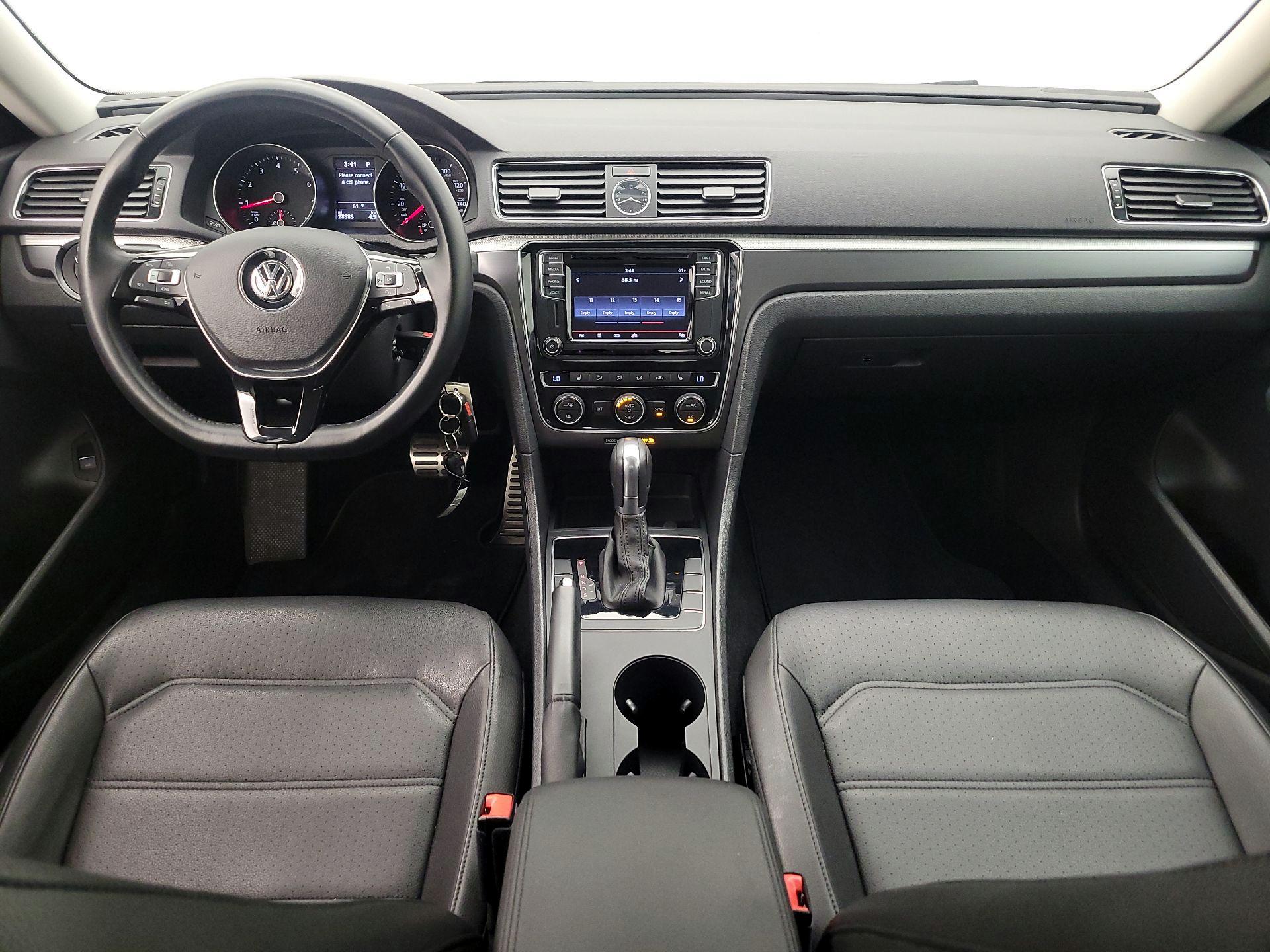 Thumbnail: 2017 Volkswagen Passat - 9