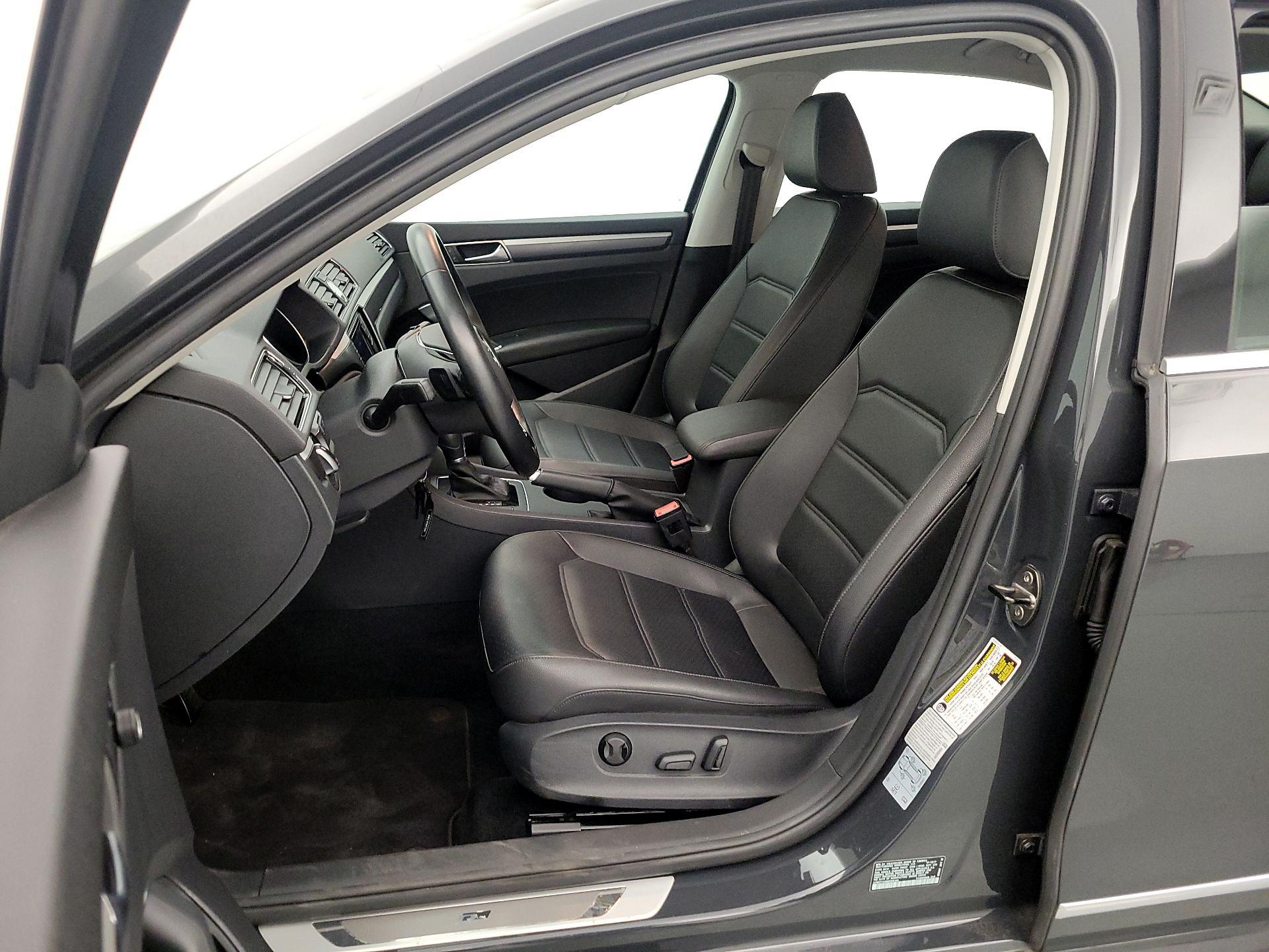 Thumbnail: 2017 Volkswagen Passat - 11