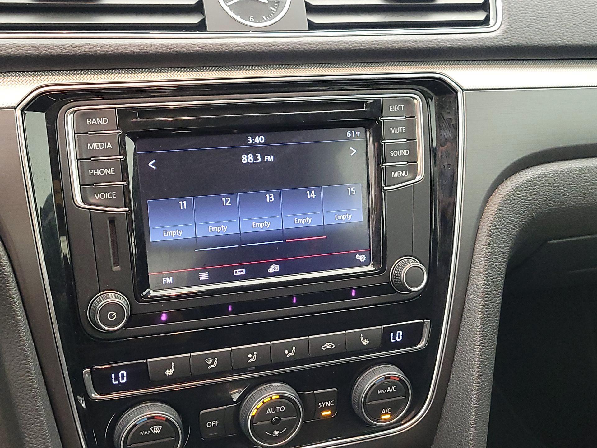 Thumbnail: 2017 Volkswagen Passat - 15