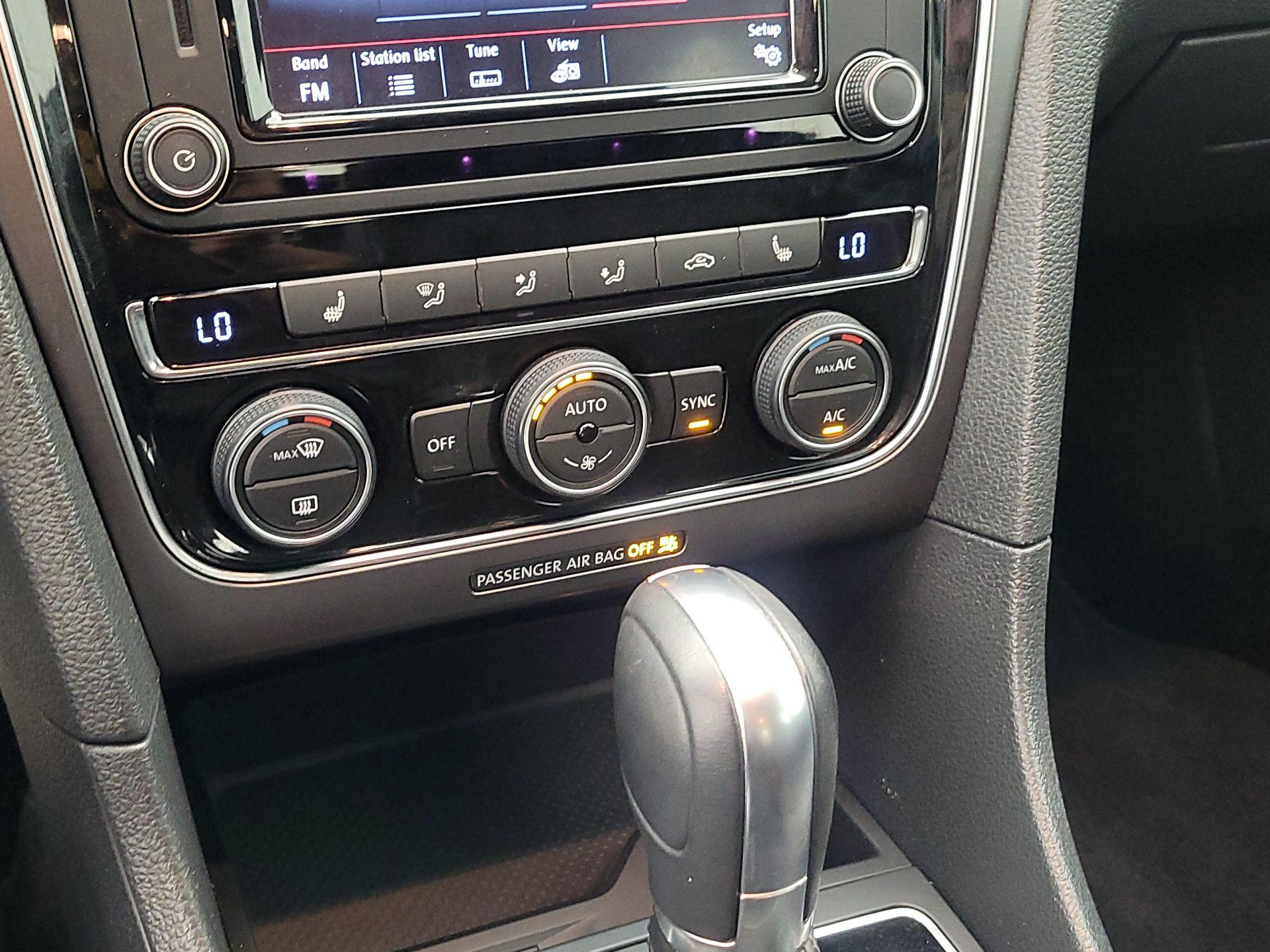 Thumbnail: 2017 Volkswagen Passat - 16