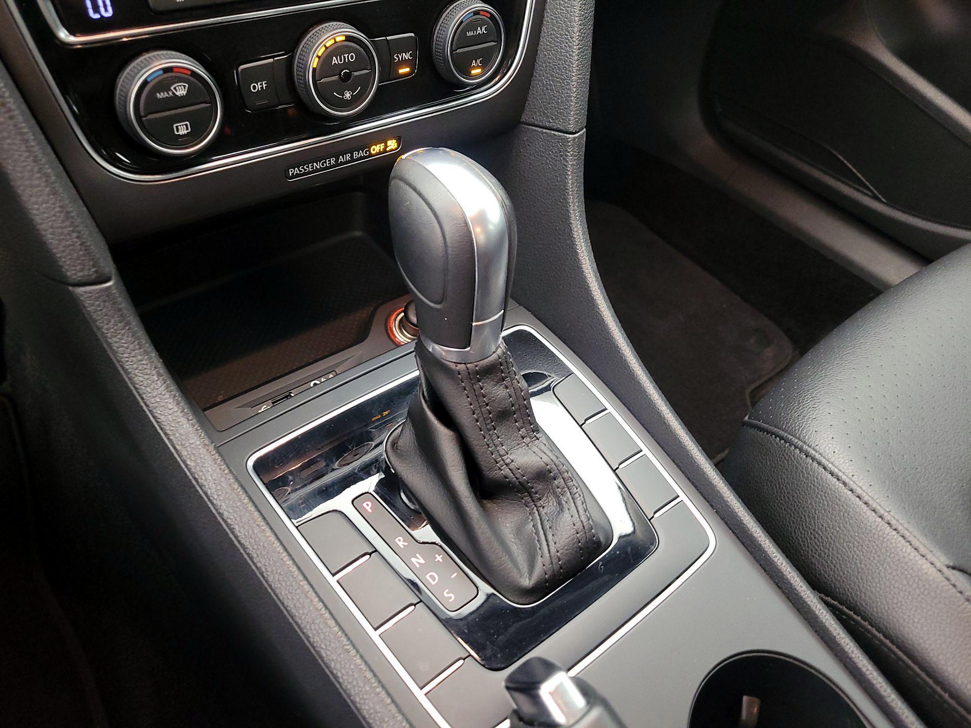 Thumbnail: 2017 Volkswagen Passat - 17