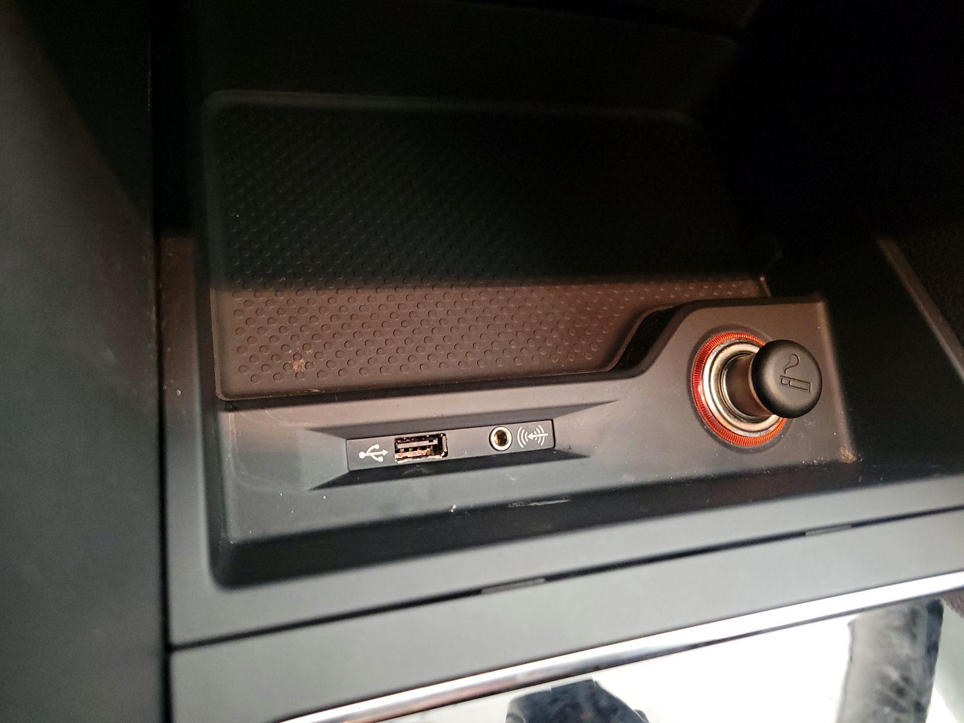 Thumbnail: 2017 Volkswagen Passat - 18