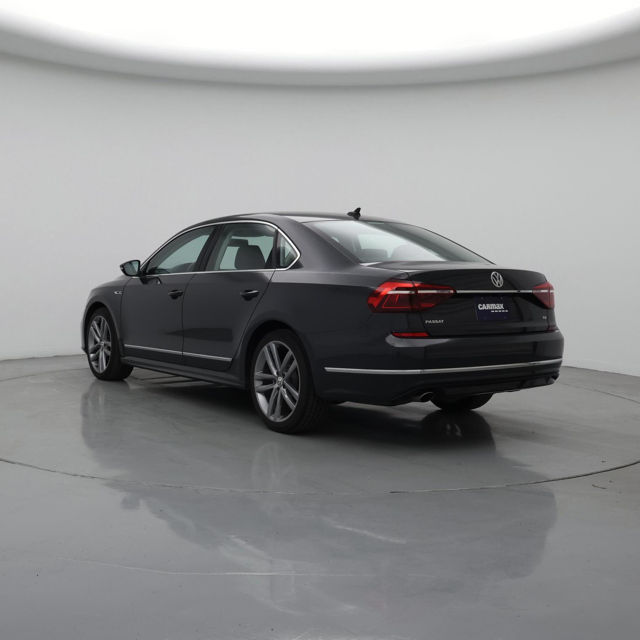 Thumbnail: 2017 Volkswagen Passat - 2