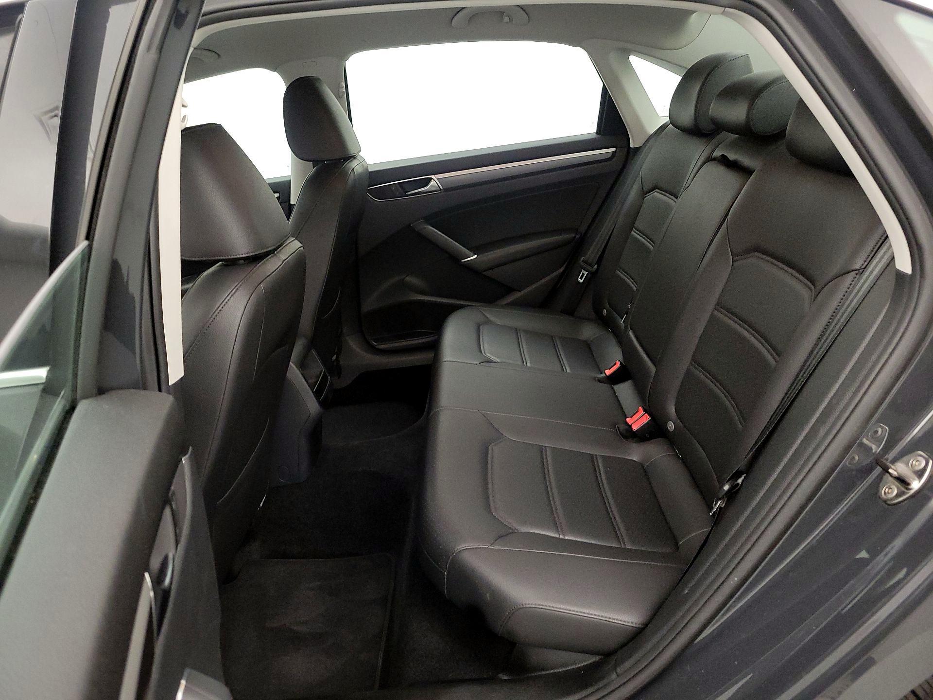 Thumbnail: 2017 Volkswagen Passat - 19