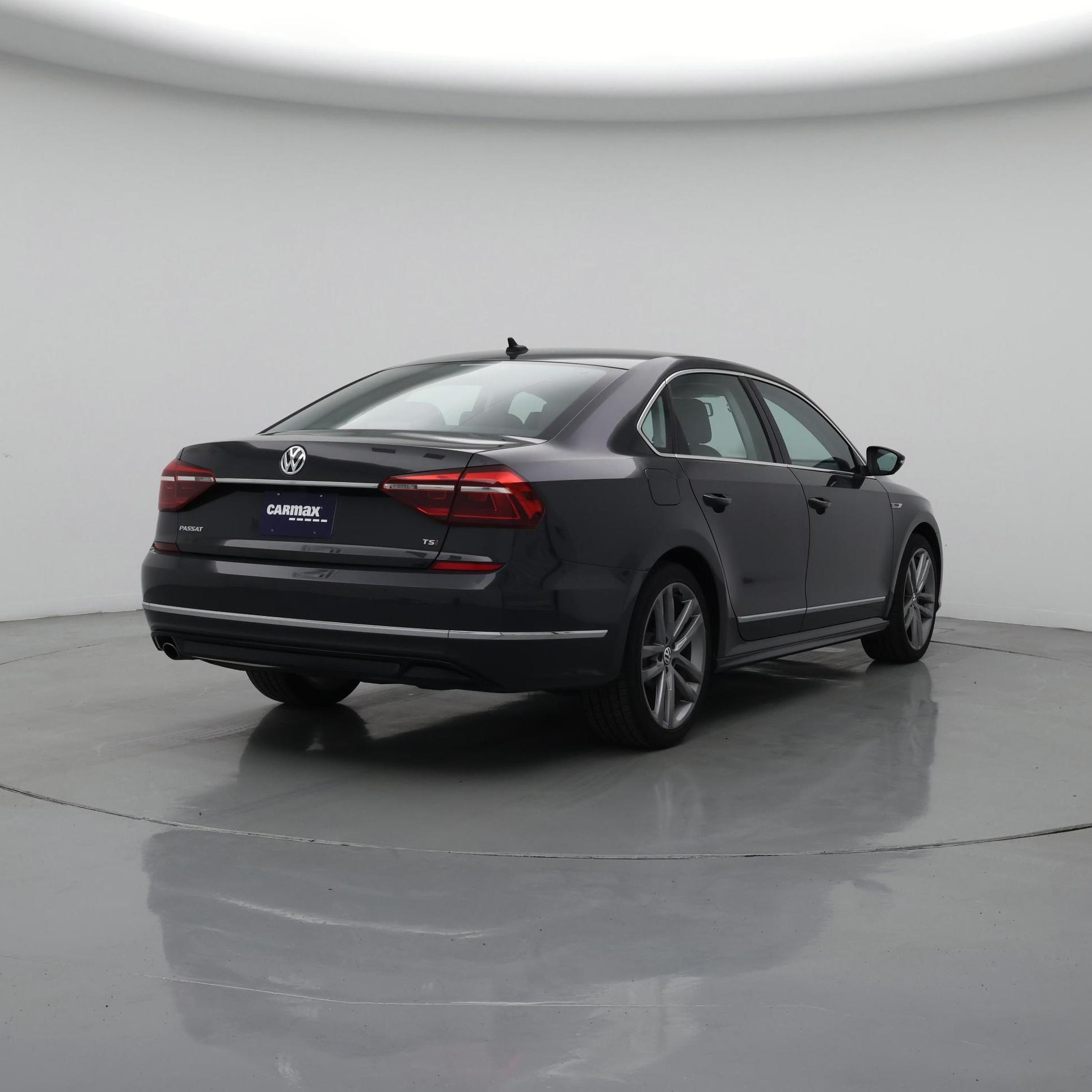 Thumbnail: 2017 Volkswagen Passat - 8