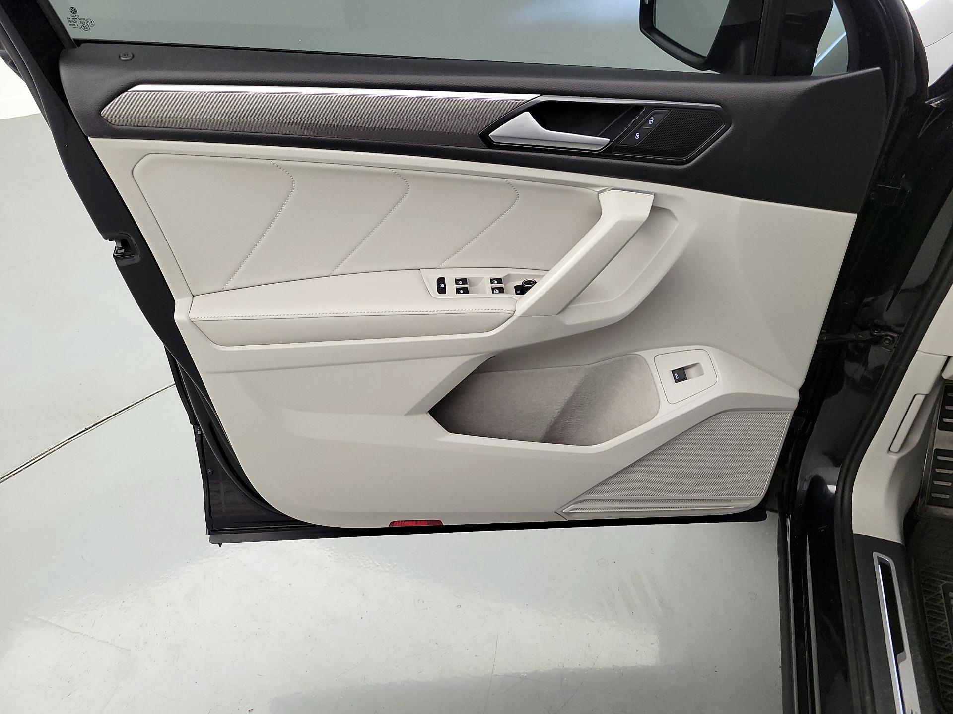 Thumbnail: 2022 Volkswagen Tiguan - 12