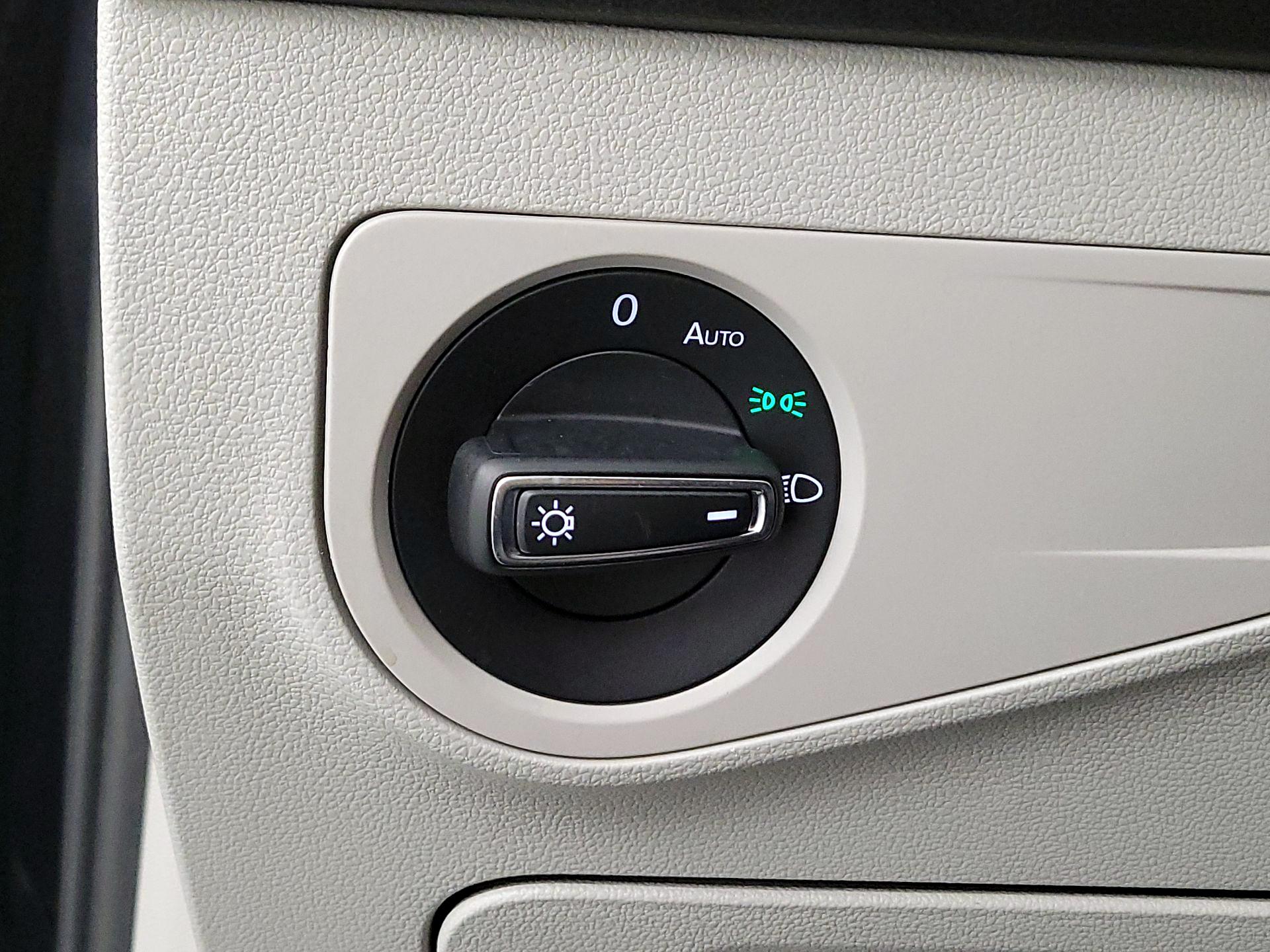 Thumbnail: 2022 Volkswagen Tiguan - 13