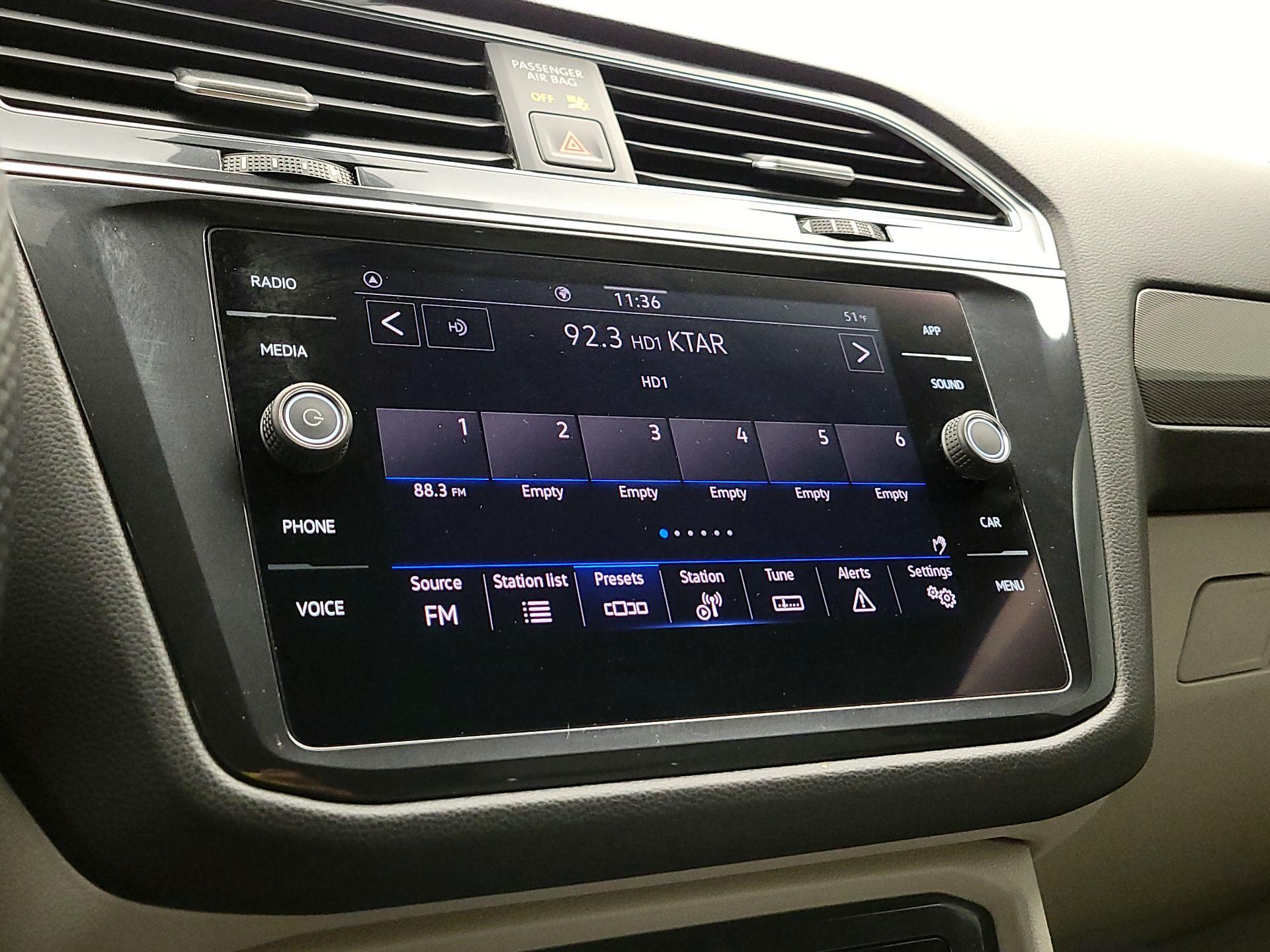 Thumbnail: 2022 Volkswagen Tiguan - 15