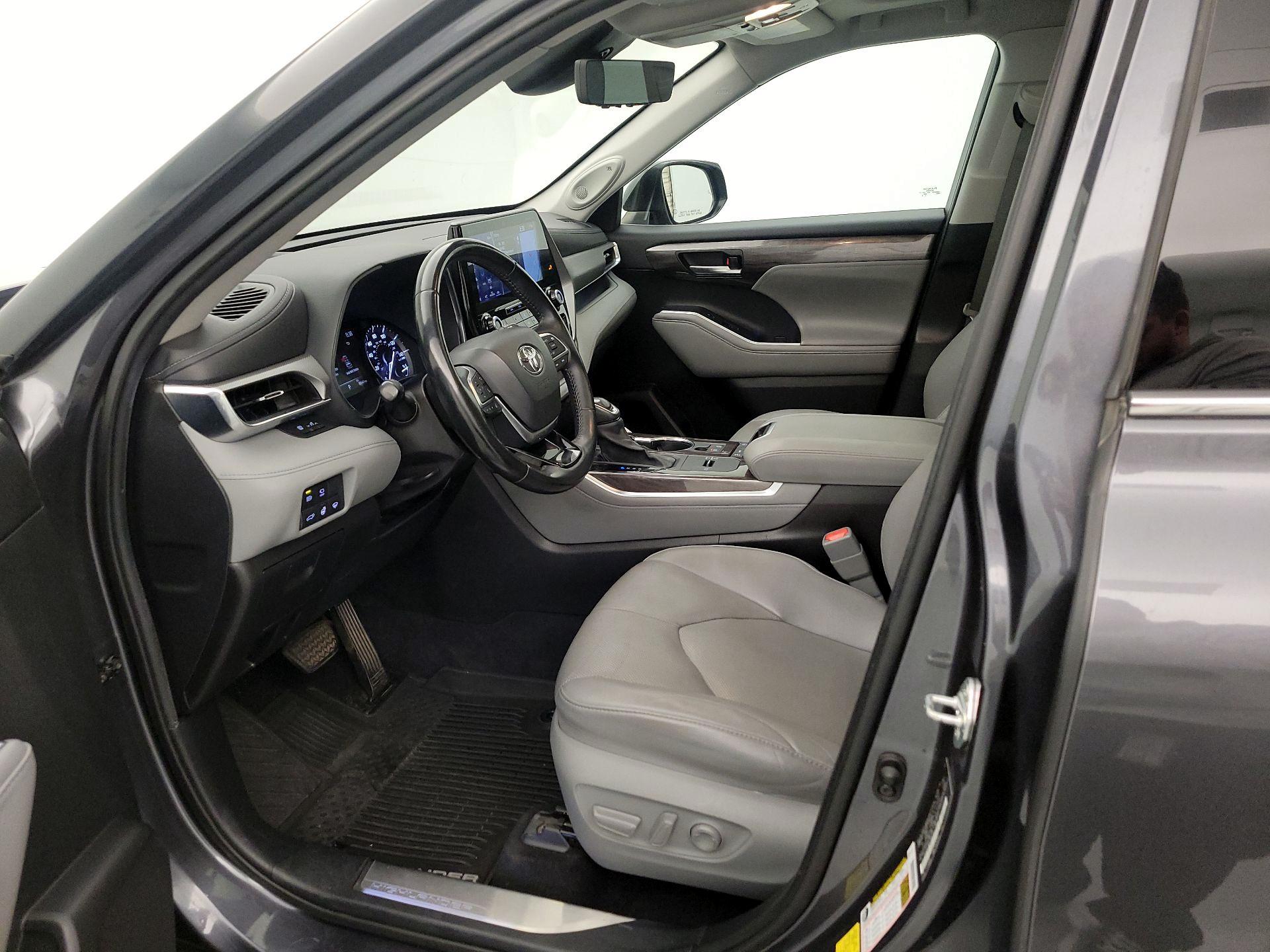 Thumbnail: 2020 Toyota Highlander - 11