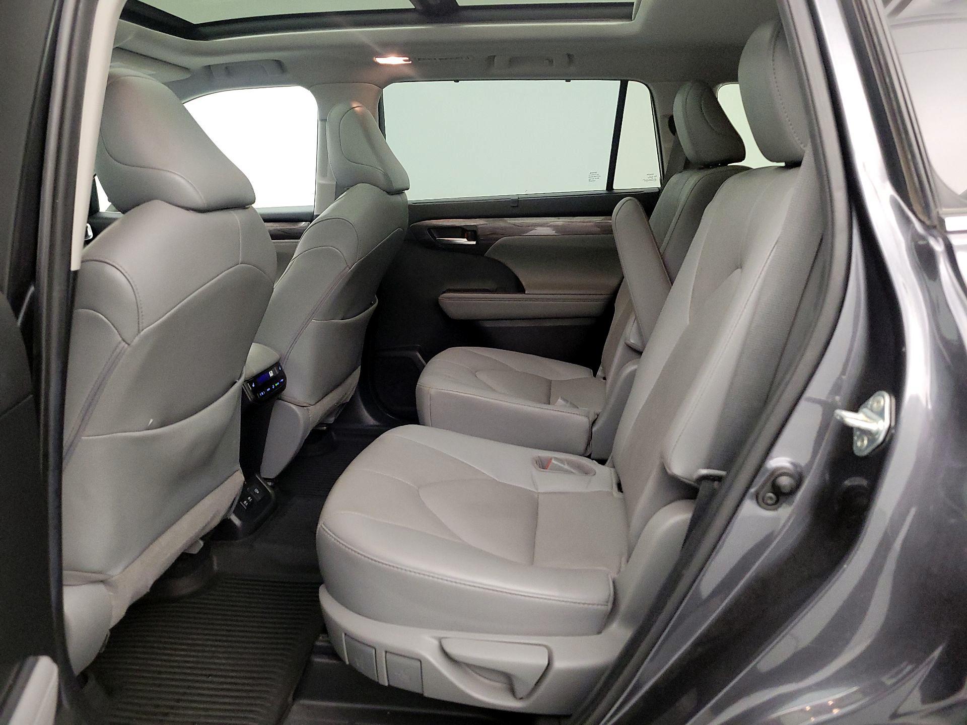 Thumbnail: 2020 Toyota Highlander - 20