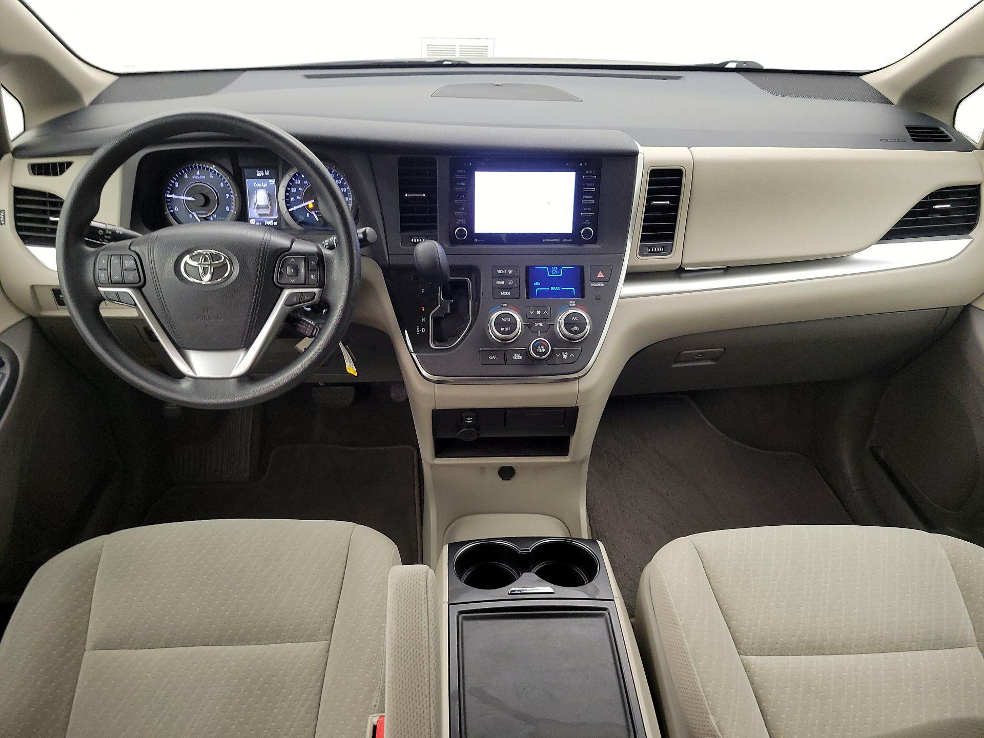 Thumbnail: 2018 Toyota Sienna - 9