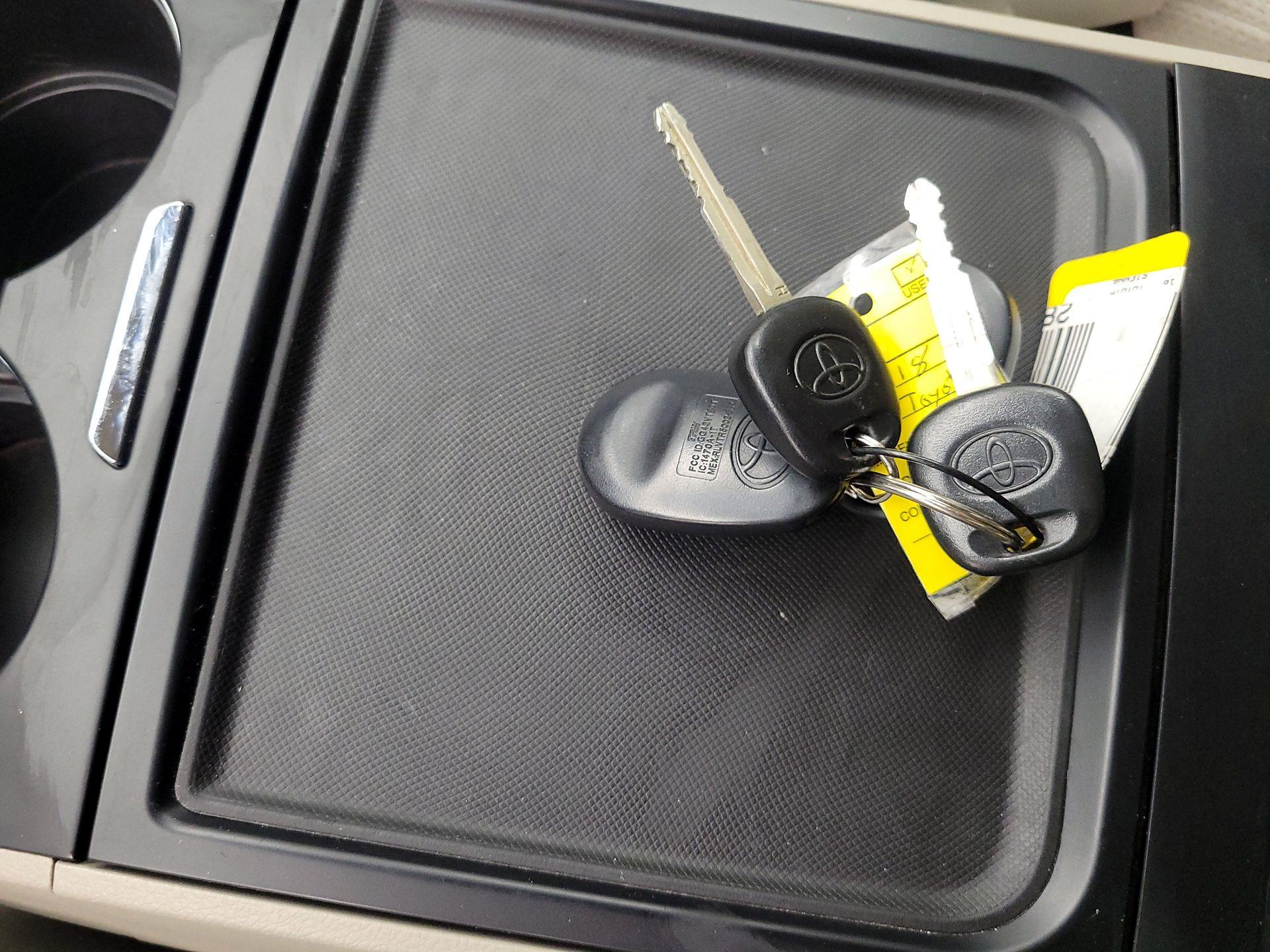 Thumbnail: 2018 Toyota Sienna - 18