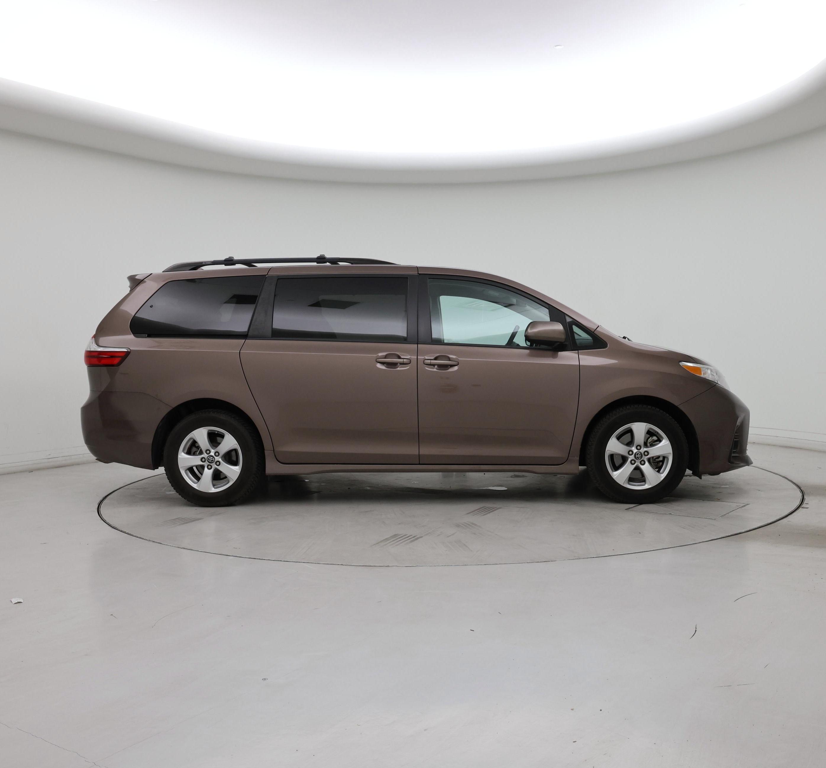 Thumbnail: 2018 Toyota Sienna - 7