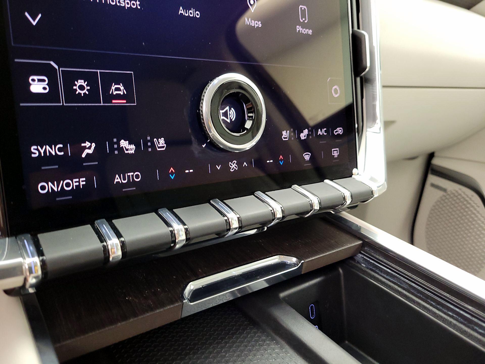 Thumbnail: 2024 GMC Acadia - 16