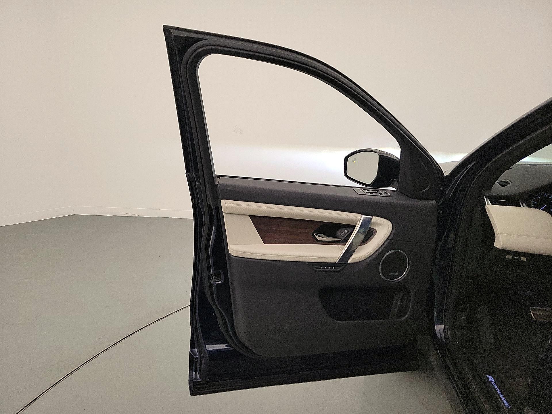 Thumbnail: 2023 Land Rover Discovery Sport - 12