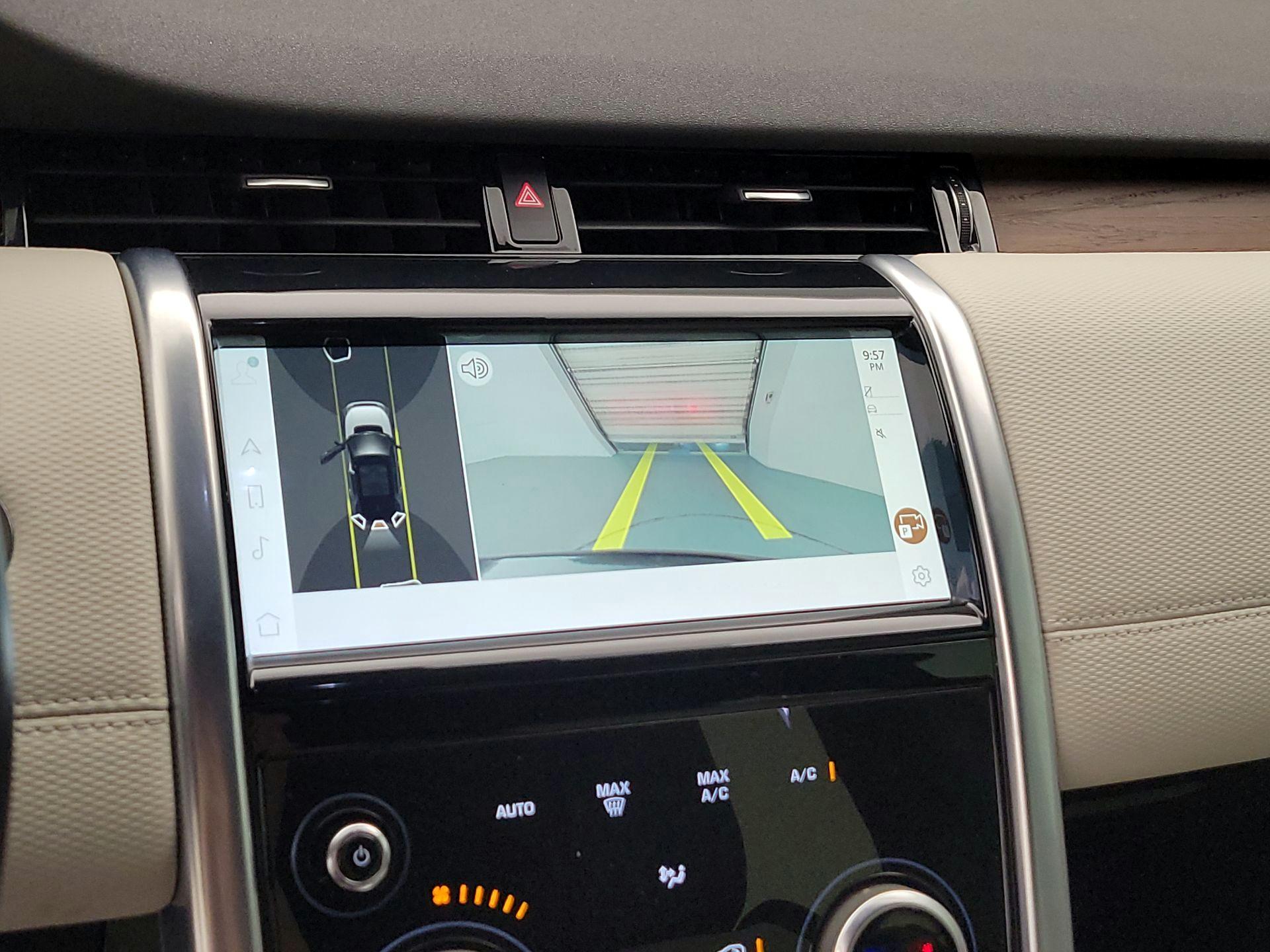 Thumbnail: 2023 Land Rover Discovery Sport - 15