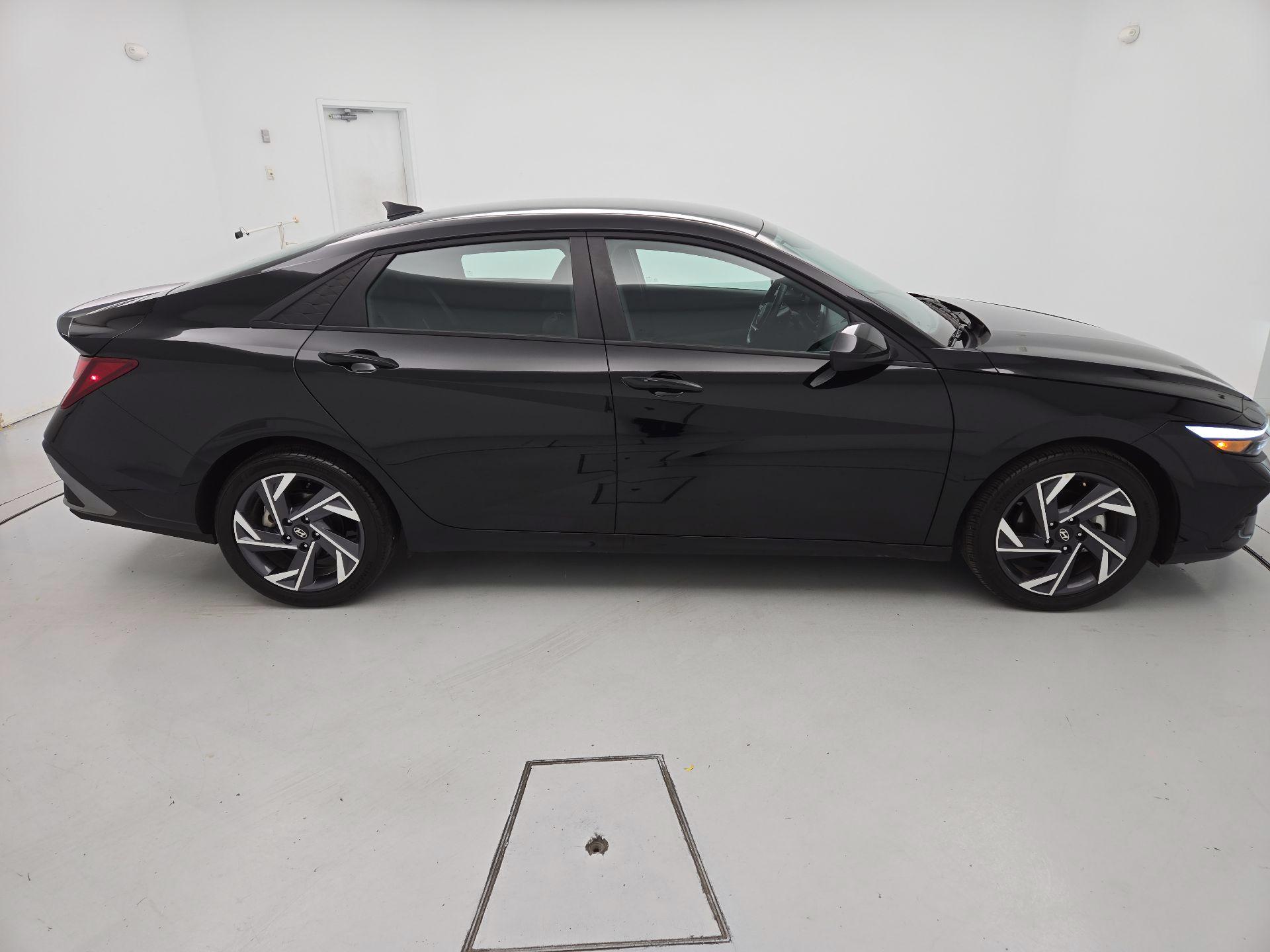 Thumbnail: 2025 Hyundai Elantra - 4