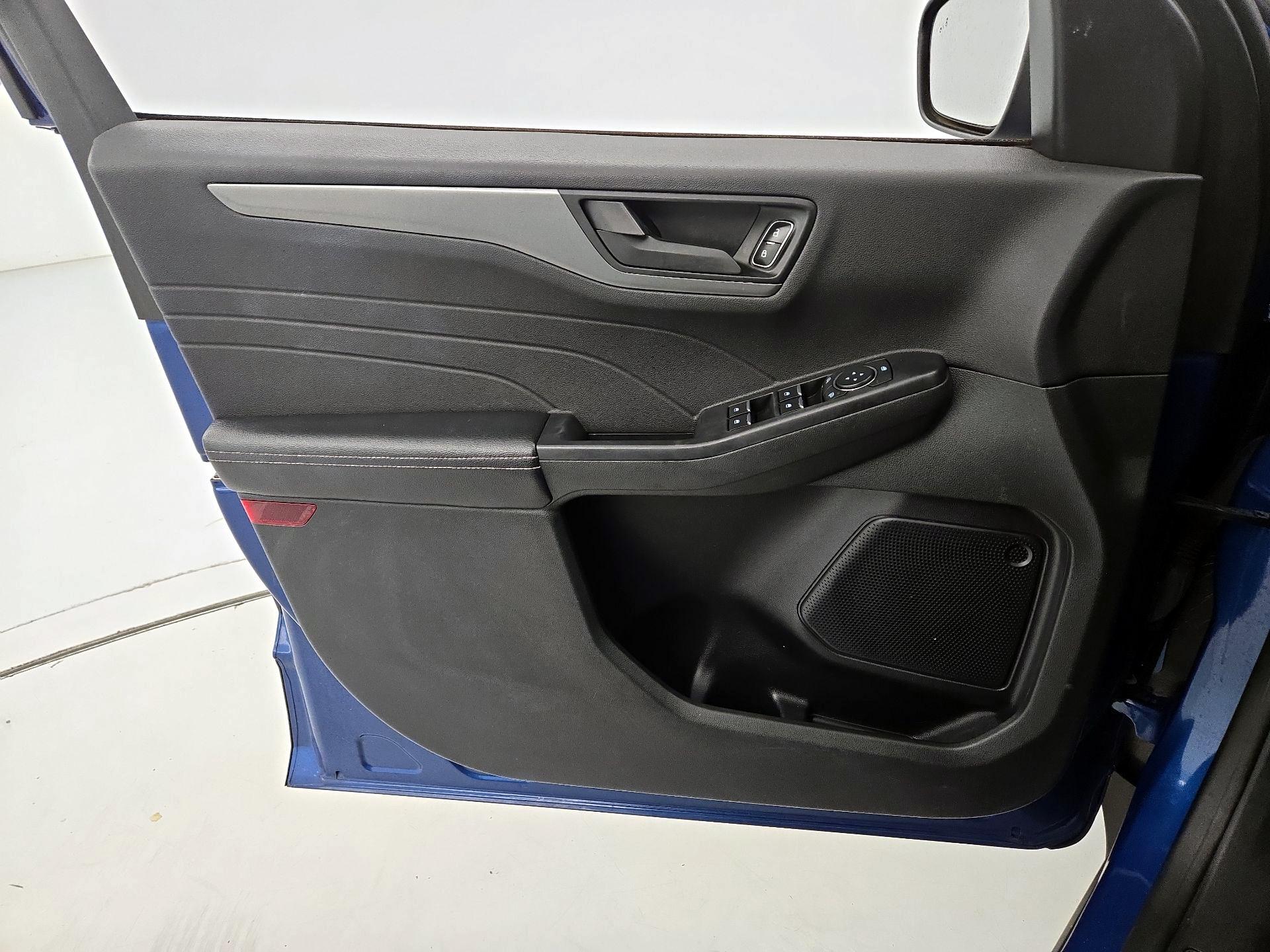 Thumbnail: 2023 Ford Escape - 10