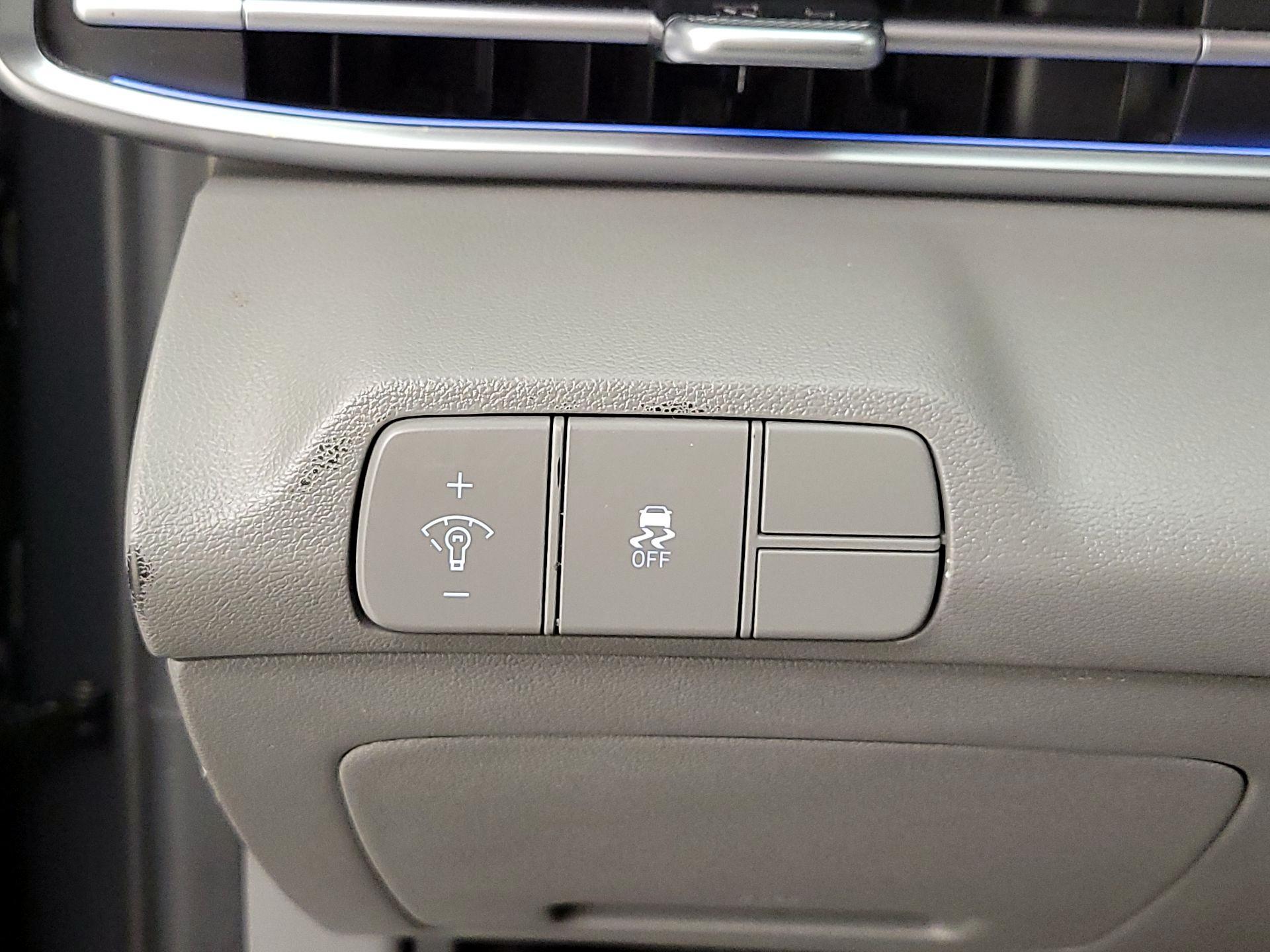 Thumbnail: 2024 Hyundai Elantra - 13