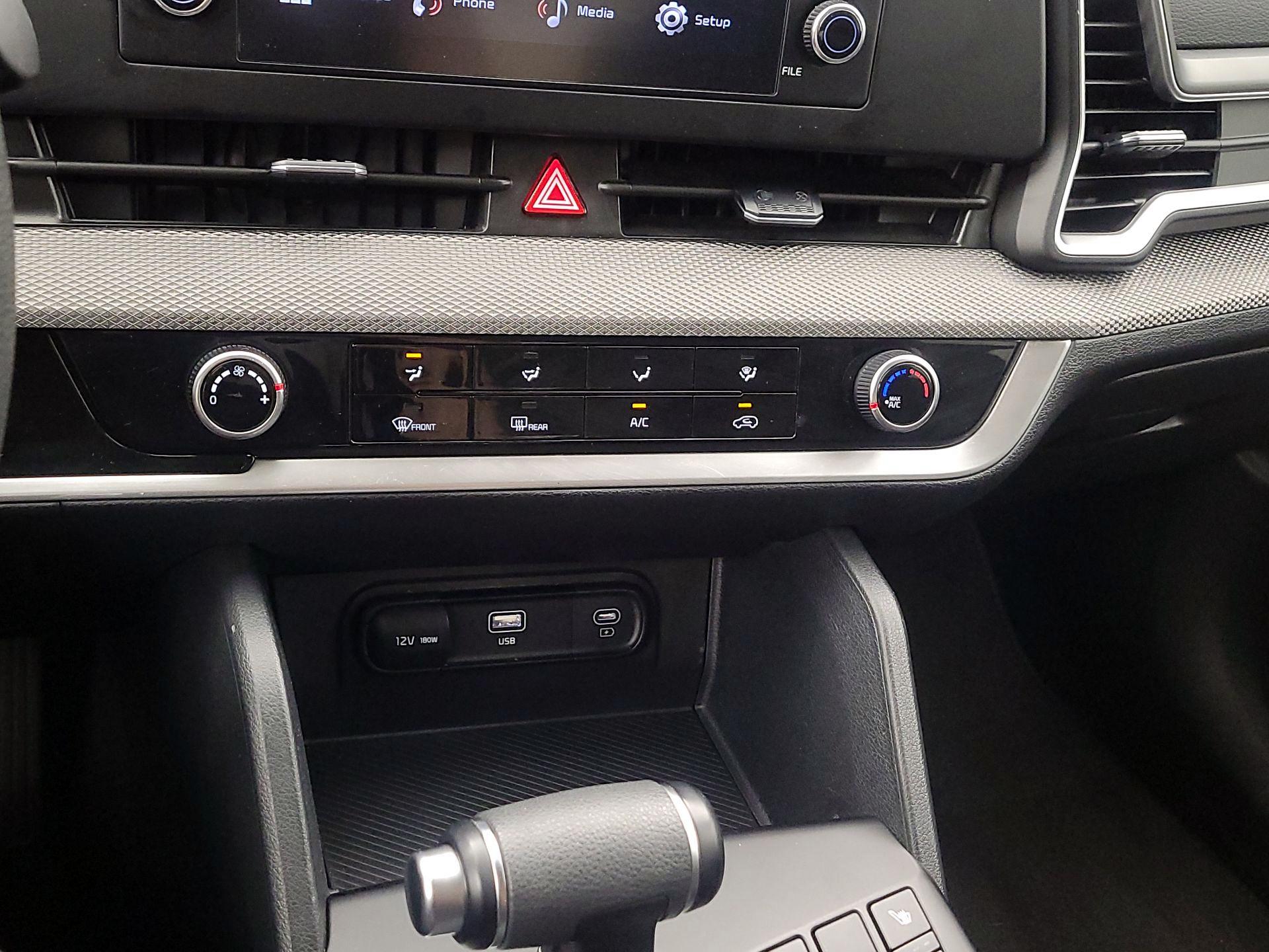 Thumbnail: 2025 Kia Sportage - 16