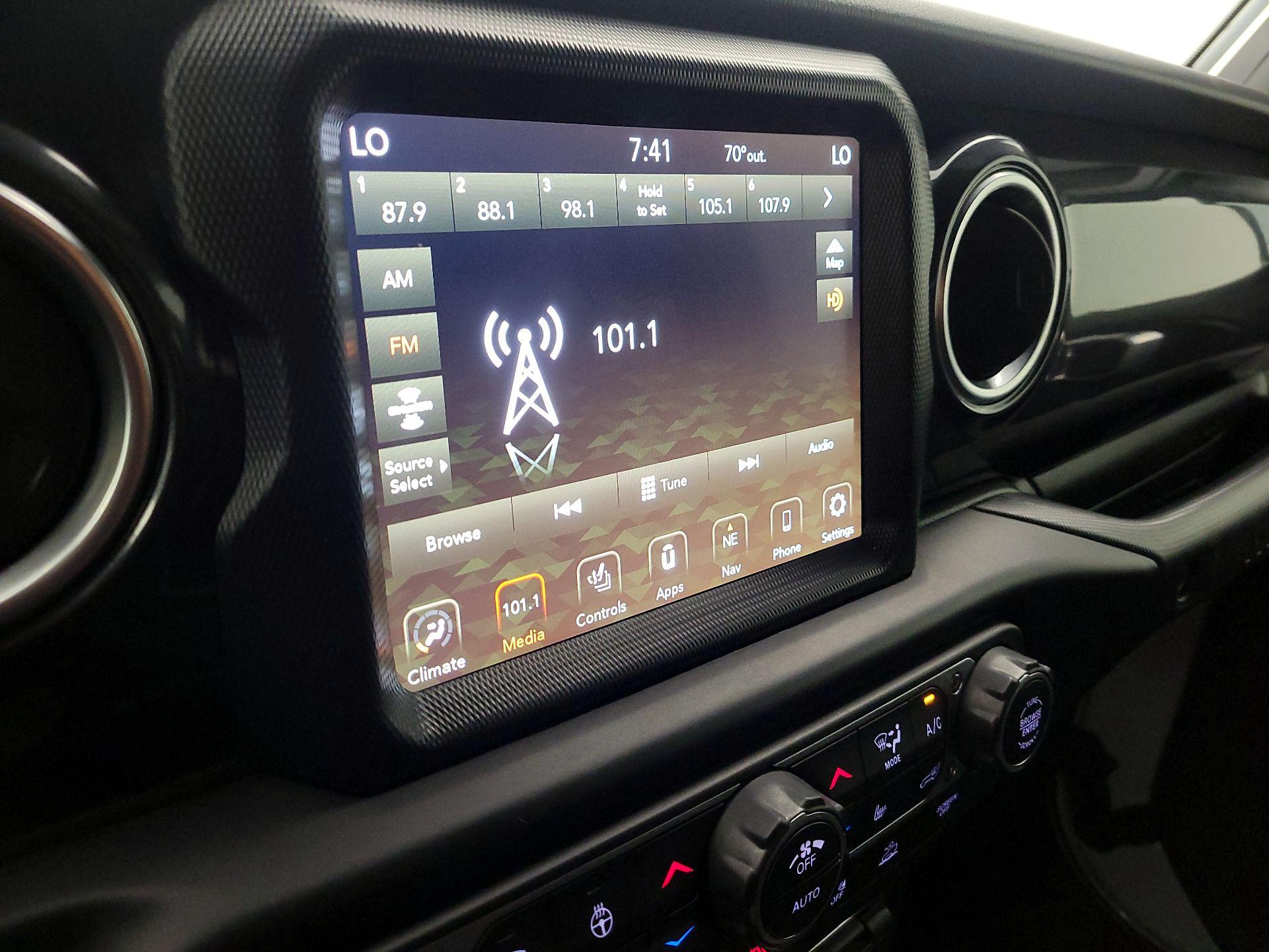 Thumbnail: 2022 Jeep Wrangler - 15