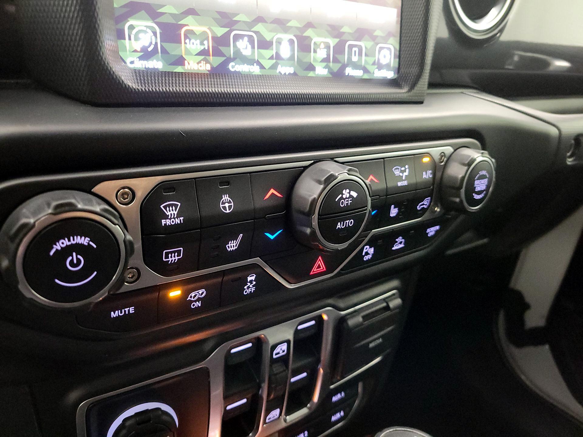 Thumbnail: 2022 Jeep Wrangler - 16