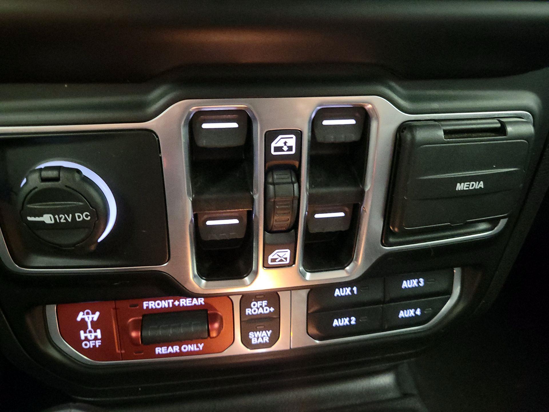 Thumbnail: 2022 Jeep Wrangler - 18