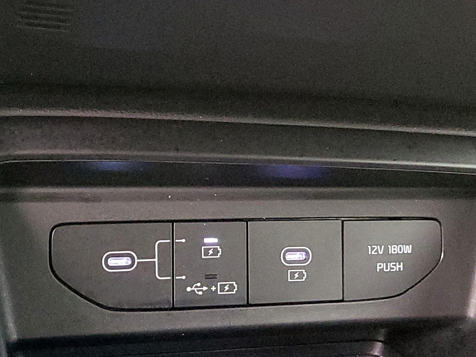 2025 Kia K5 LXS - Photo 19