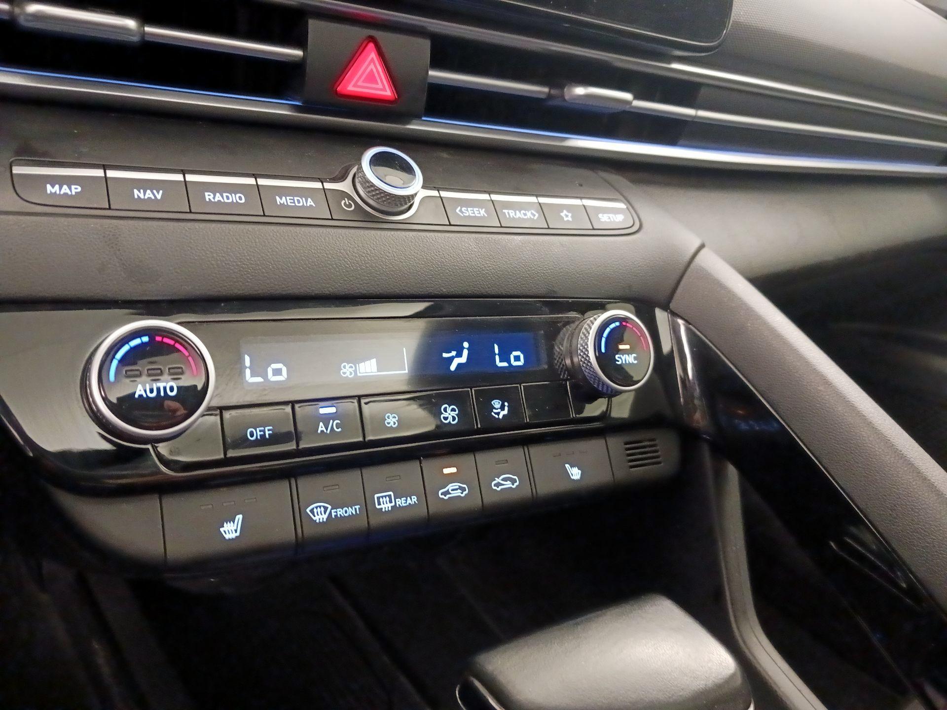 Thumbnail: 2025 Hyundai Elantra - 17