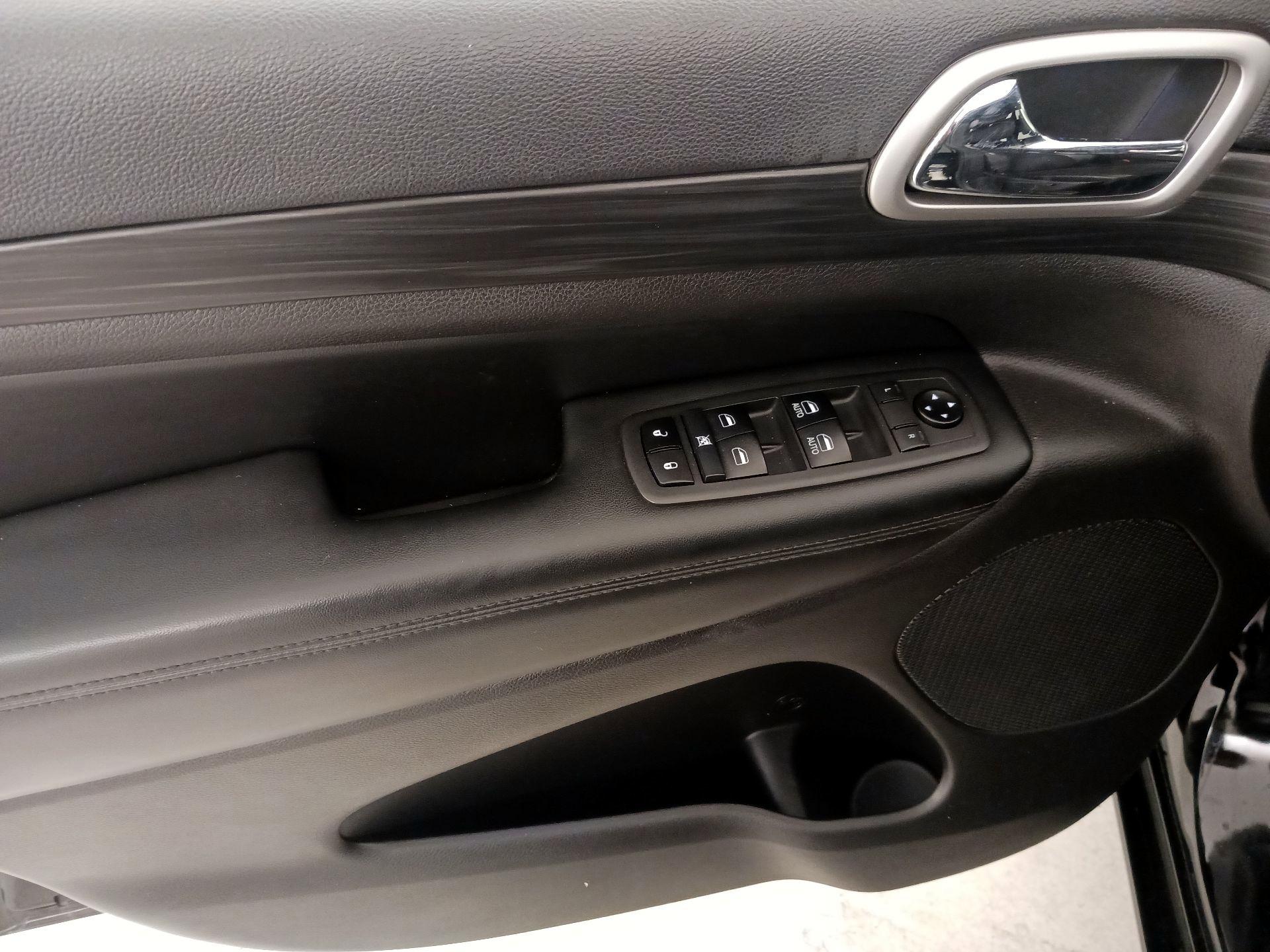 Thumbnail: 2019 Jeep Grand Cherokee - 12