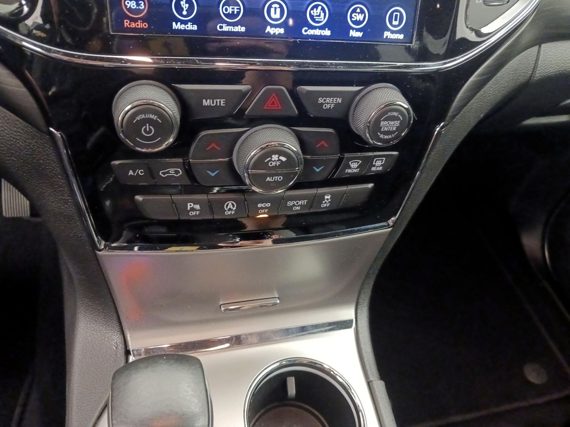 Thumbnail: 2019 Jeep Grand Cherokee - 16