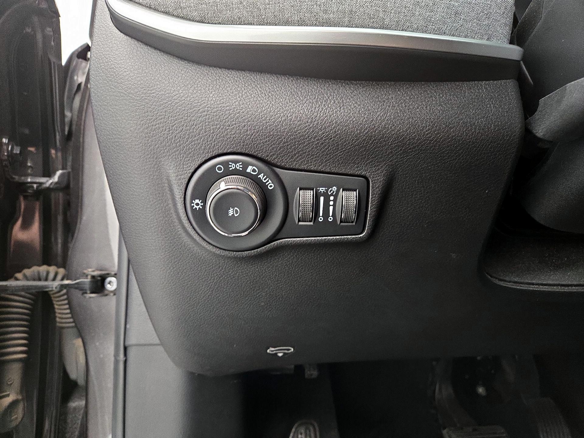 Thumbnail: 2022 Jeep Compass - 13